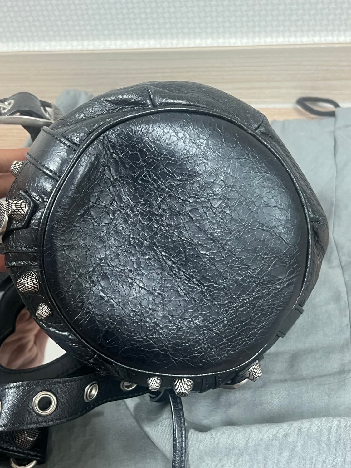 Balenciaga 발렌시아가 르카골 버킷백 xs 정품 상품이미지5