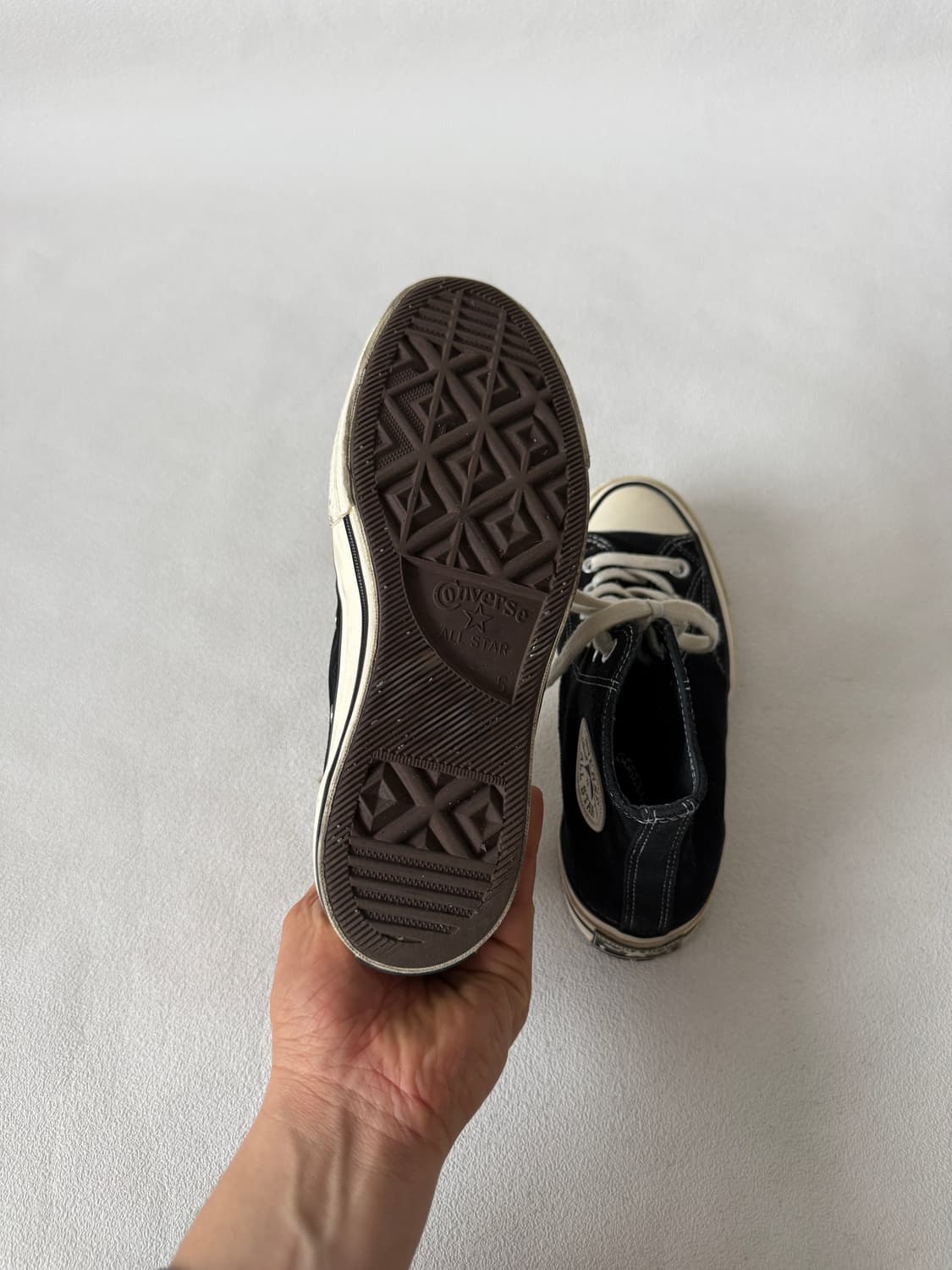 [240]컨버스(Converse) 척테일러 하이 스웨이드 블랙 상품이미지8