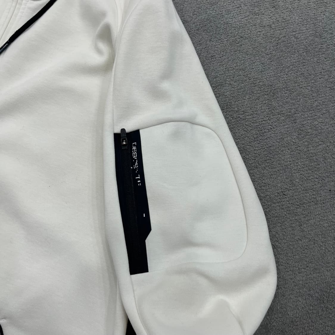 100 데상트 남자 후드집업 상품이미지3