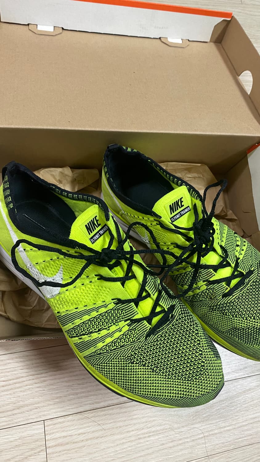 나이키 플라이니트 트레이너 265 새상품 상품이미지2