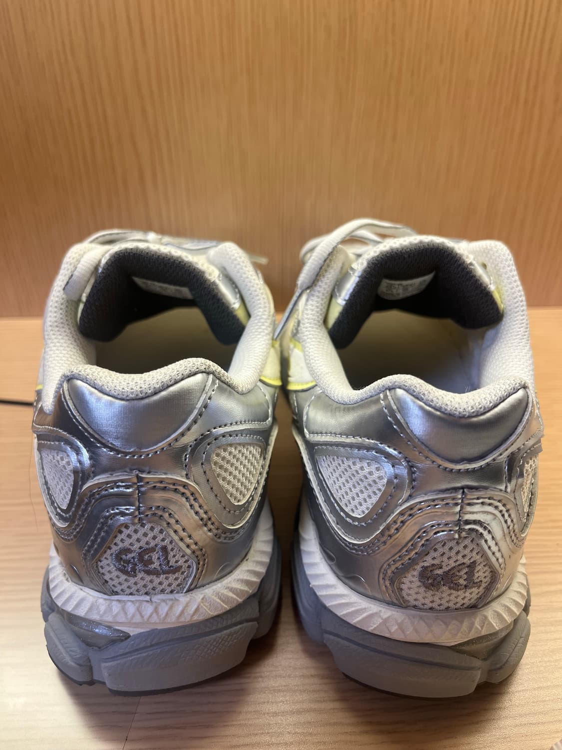 아식스 x 에미 젤 NYC 화이트 허들 옐로우 상품이미지3