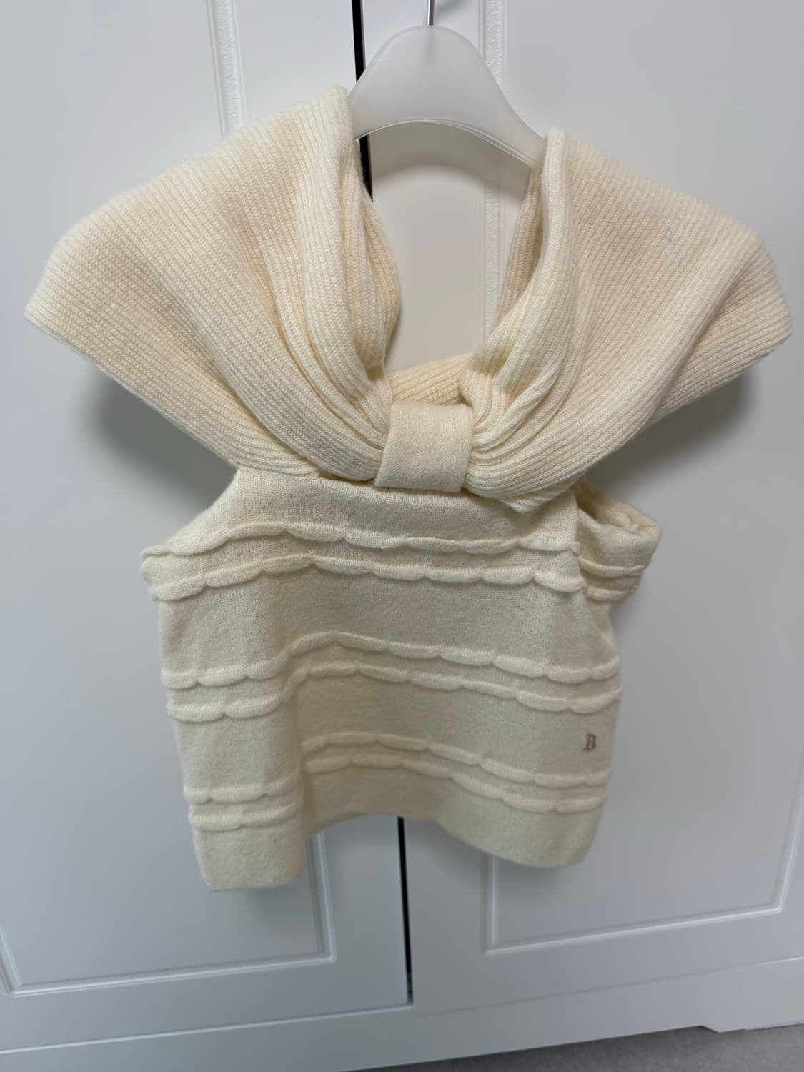 더바넷 리본 오프숄더 니트 상품이미지1