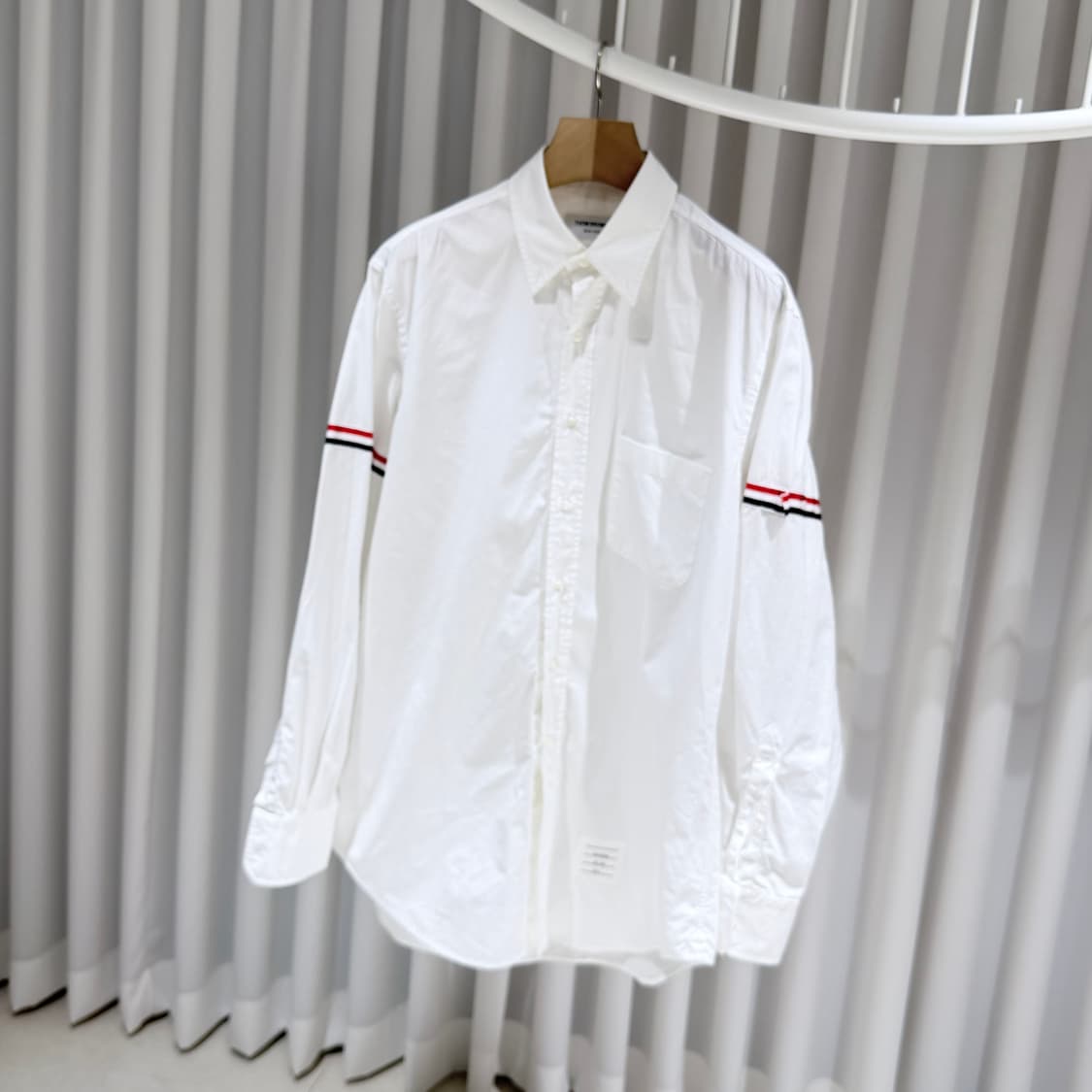 (A+/5) / 톰브라운 옥스포드 그로그랭 암밴드 클래식 셔츠 화이트 상품이미지2