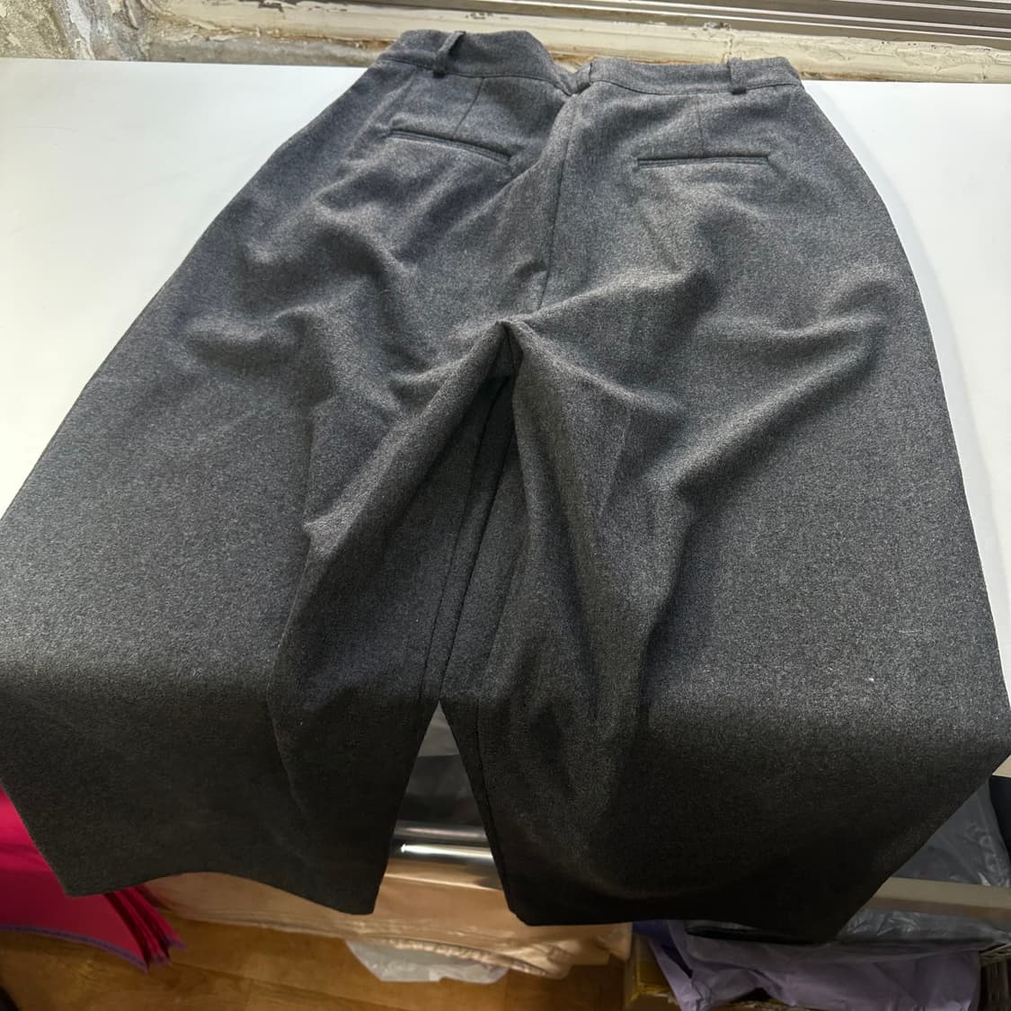 M 어반더스 챠콜 하이웨스트 와이드핏 투턱 울슬랙스 상품이미지5