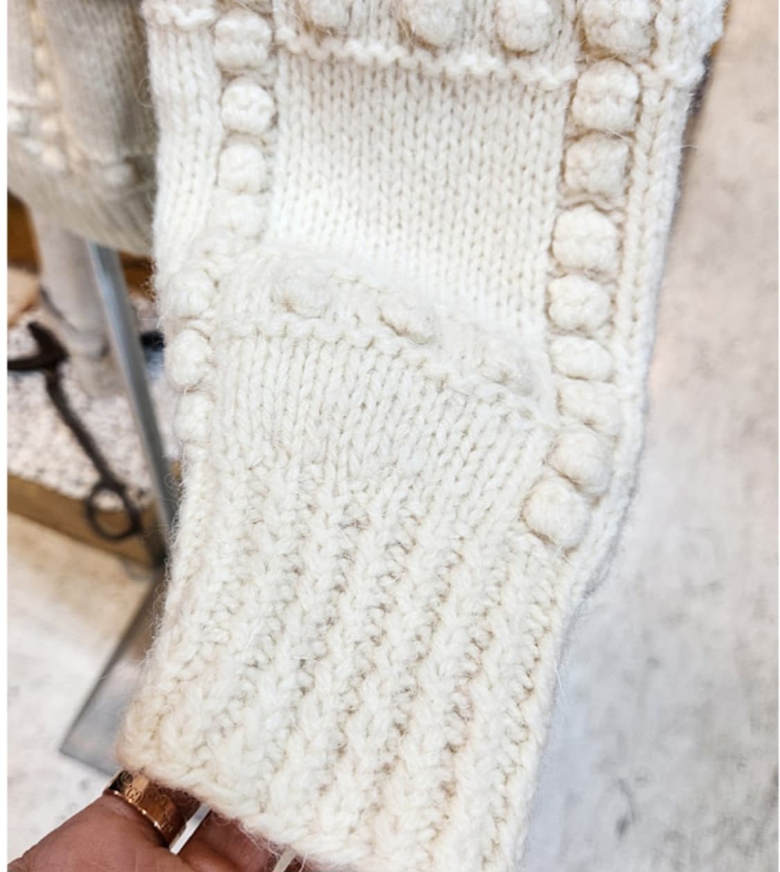 Northern country 아이보리 울 폼폼 투 버튼 빈티지 스웨터 상품이미지9