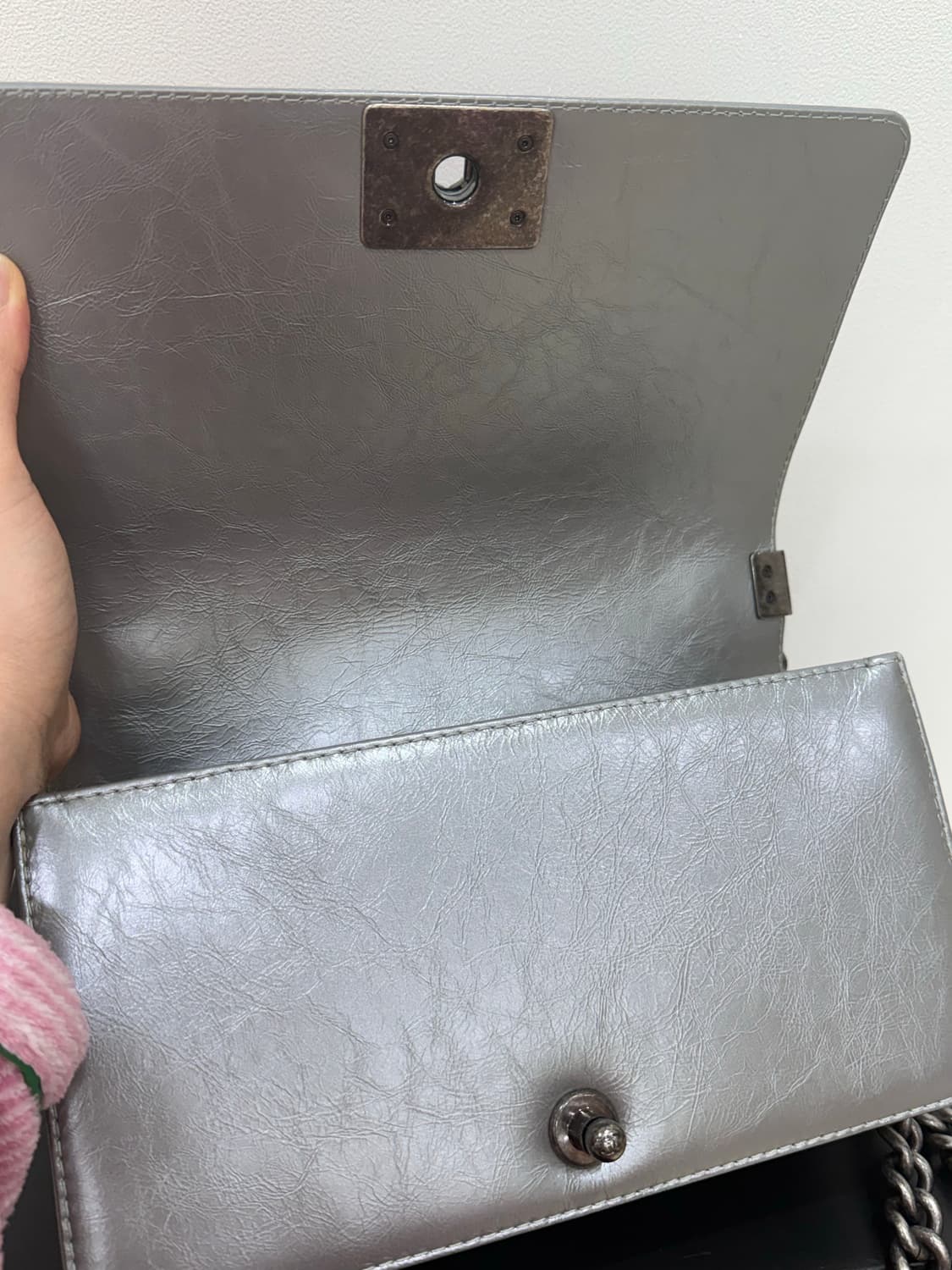 샤넬 탑핸들 보이백 실버 (23번대) 상품이미지10