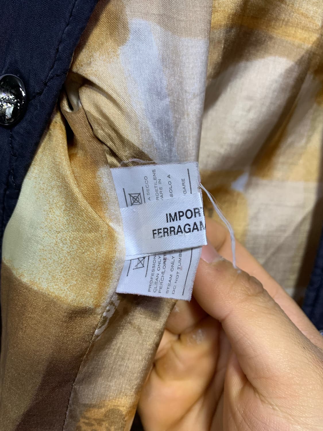 페레가모 퀄팅자켓 판매합니다 상품이미지7