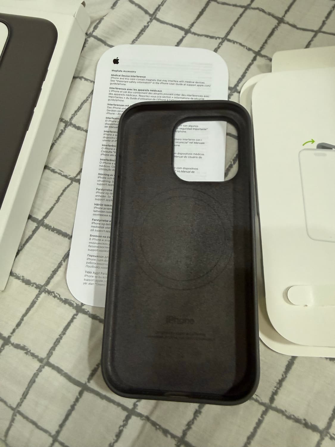 아이폰16프로 정품 실리콘케이스 스톤그레이 상품이미지2