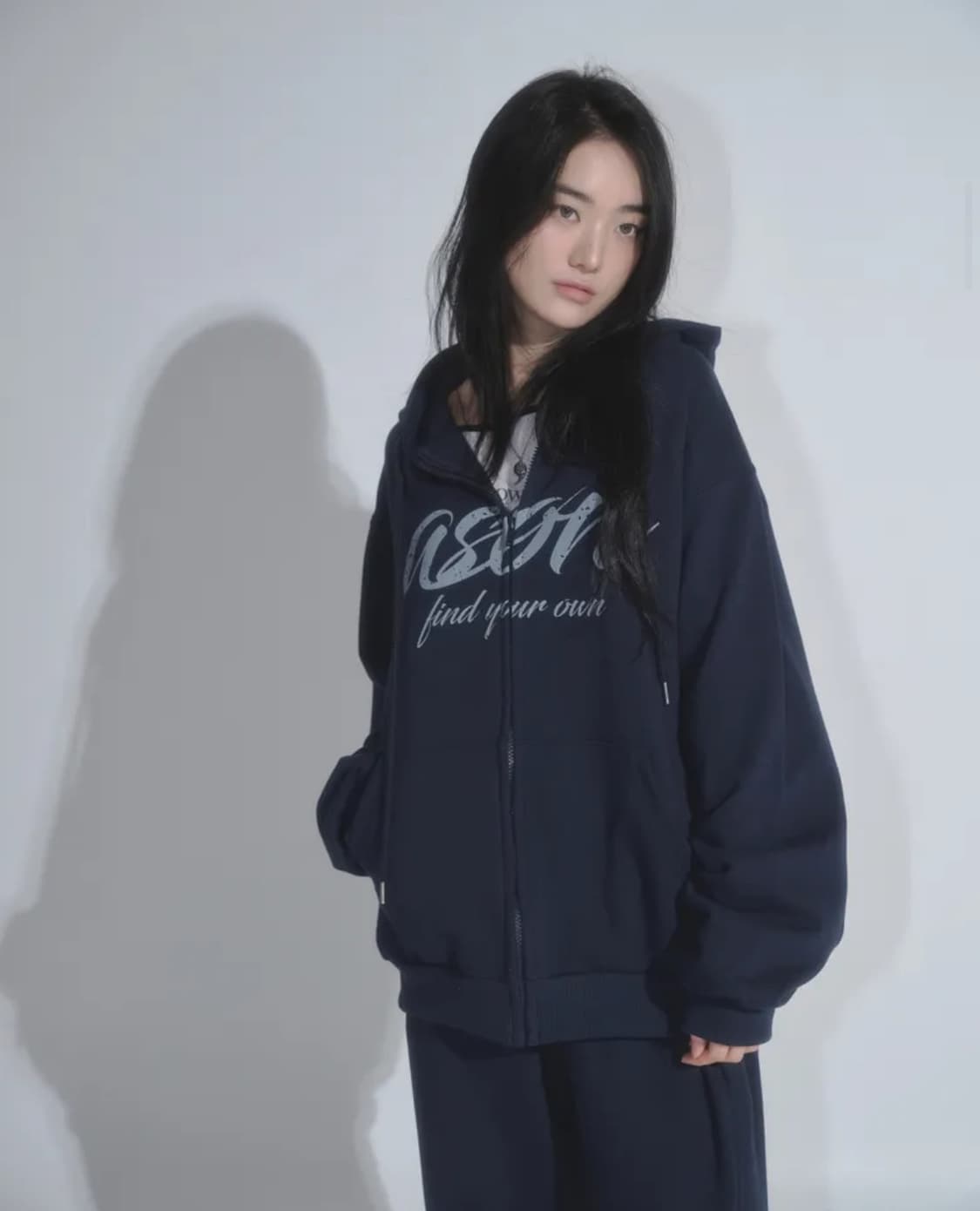 애즈온 LOOSE TRAINING HOOD ZIP-UP / NAVY 상품이미지2