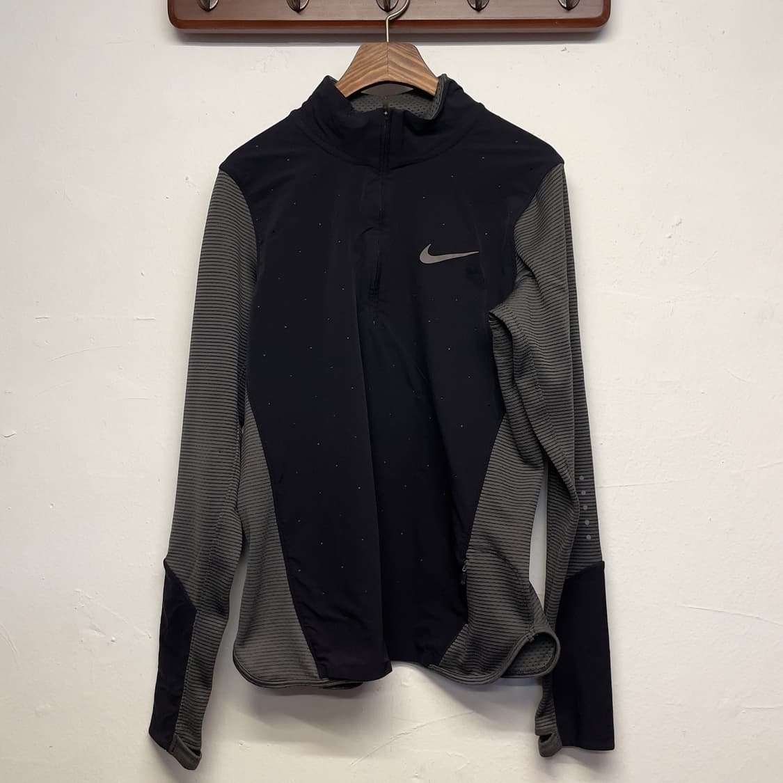 나이키 (우먼) 러닝 에어로리액트 롱 슬리브  상품이미지1