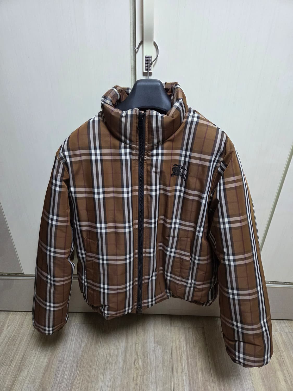 버버리 체크 나일론 퍼퍼 자켓 패딩 다크 버치 브라운 M 상품이미지1