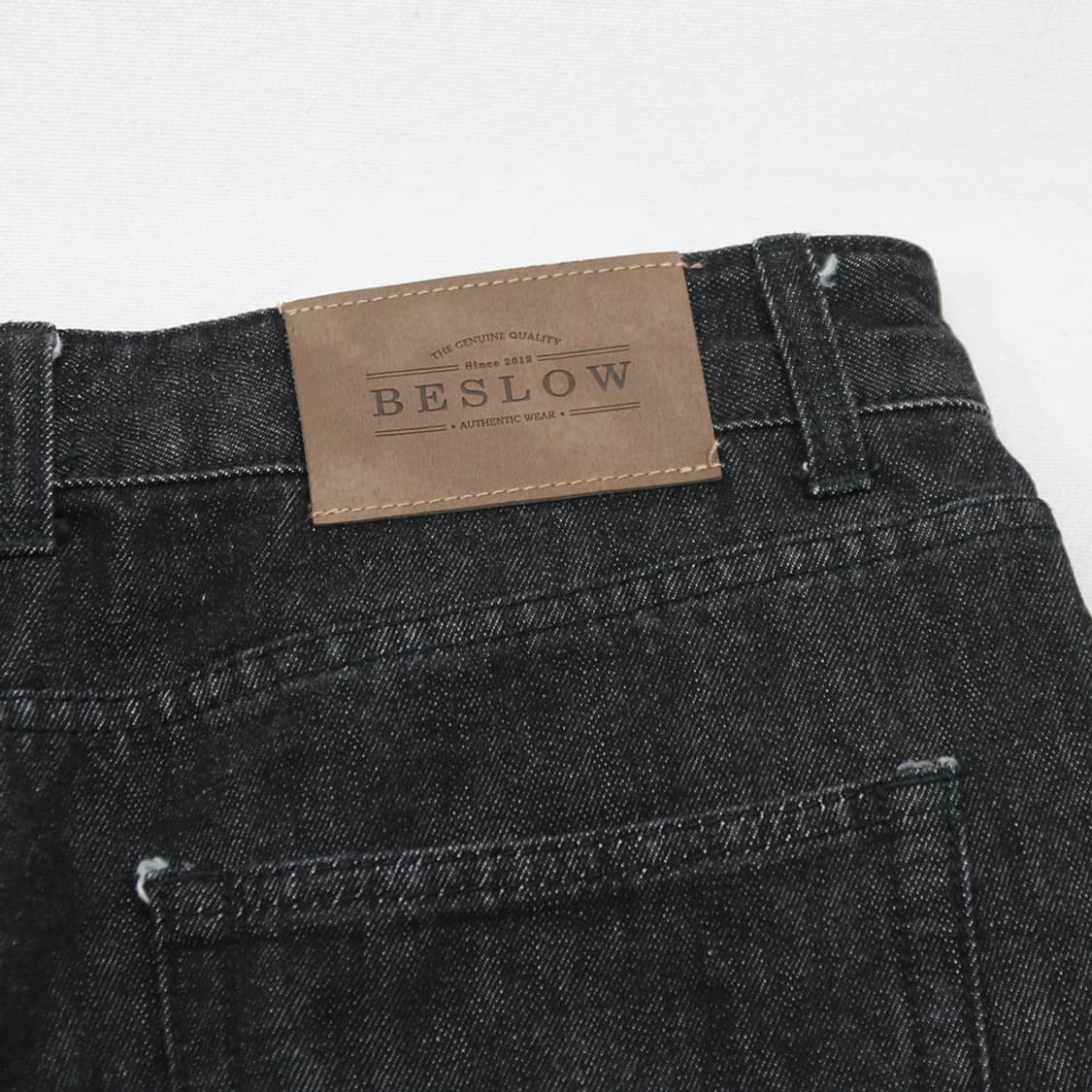 (착용컷) BESLOW 와이드 셀비지 데님 팬츠 (남성용 33.5-34) 상품이미지8