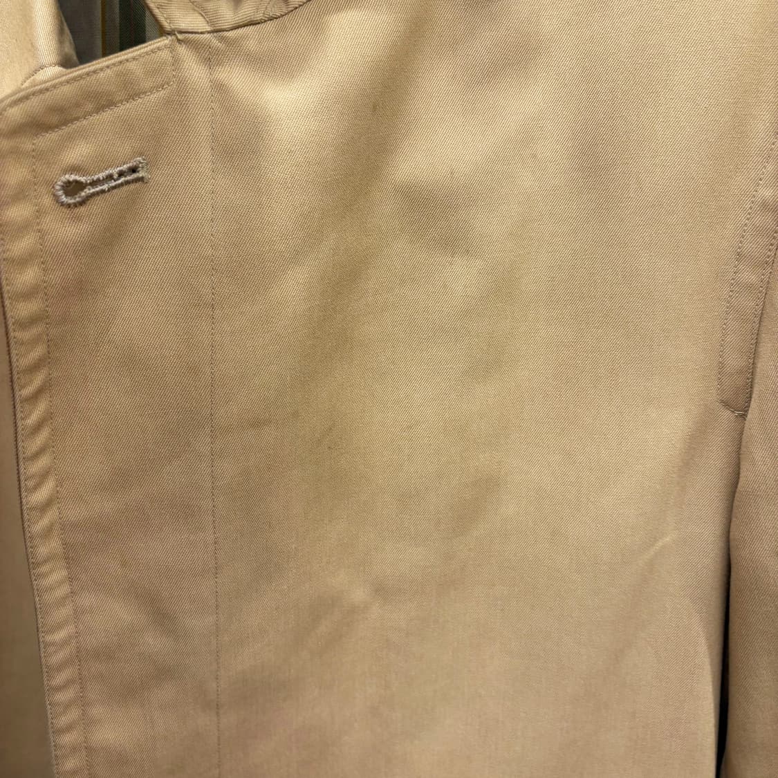 버버리 미니멀 롱 코트 레귤러 카라 싱글 브레스티드 디테일 브라운 상품이미지9