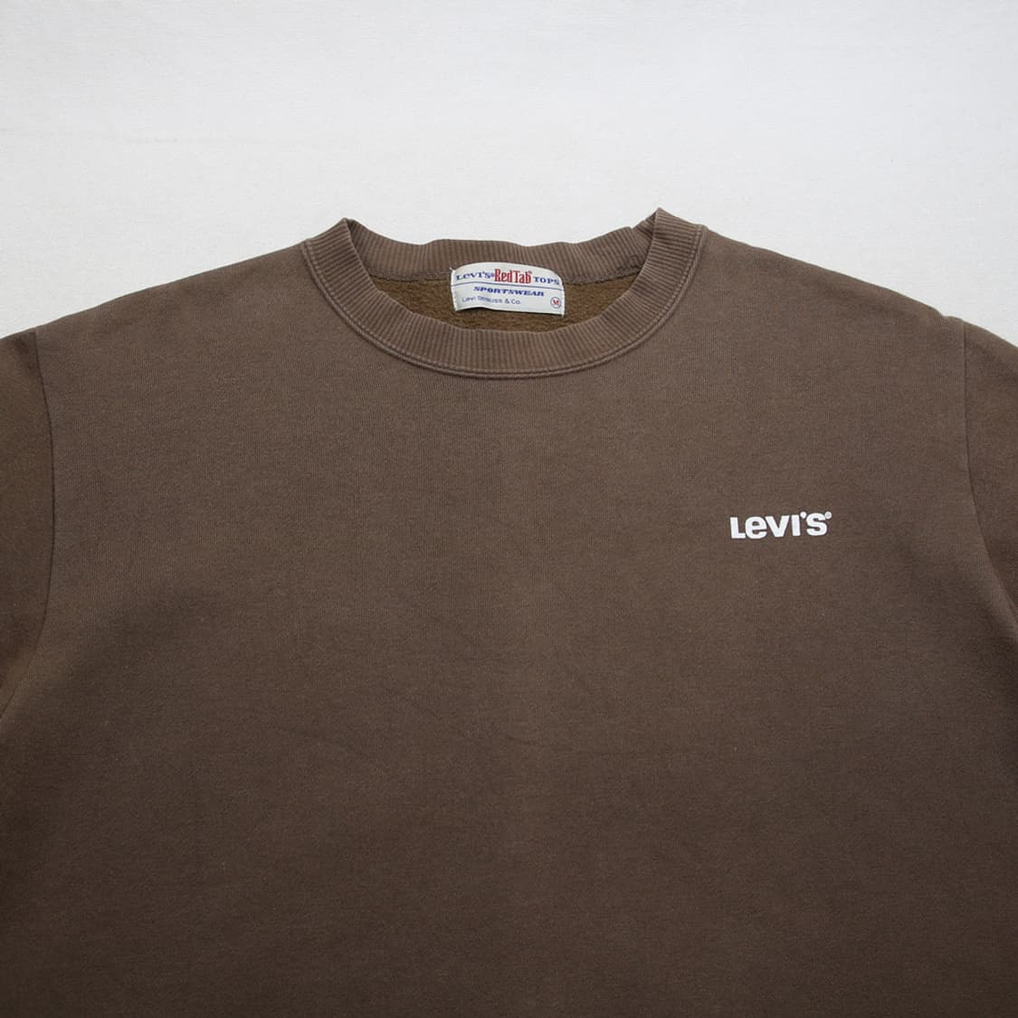 (착용컷) 리바이스 레드탭 스웻 셔츠 (남성용 M) 상품이미지4