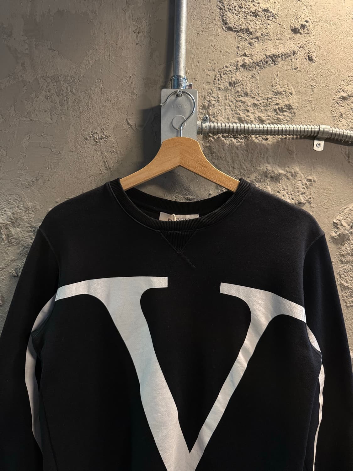 XS 발렌티노VALENTINO V로고 프린팅 스웻셔츠 블랙 상품이미지4