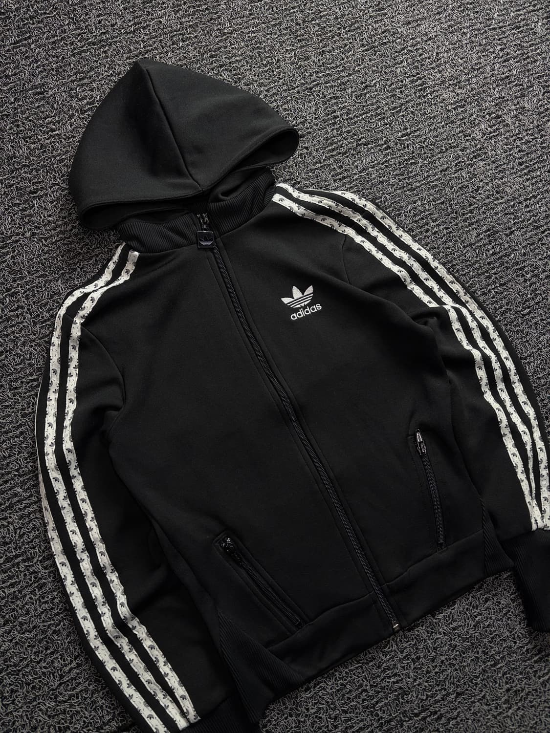 아디다스 트레포일 블랙 크롭 루드 트랙탑 져지 1553 상품이미지1