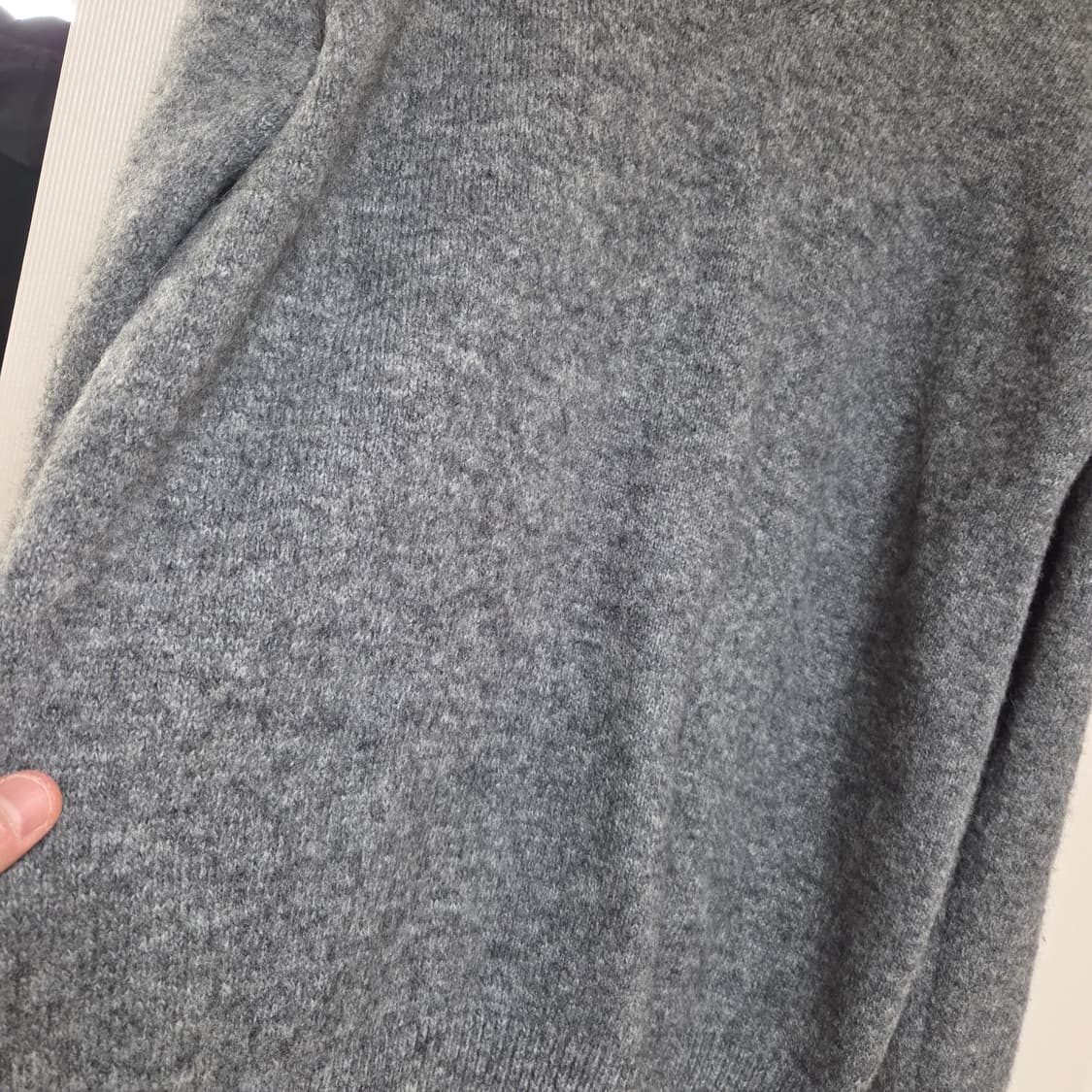 포터리 베이비 알파카 울 브이넥 니트 차콜 그레이2 상품이미지6