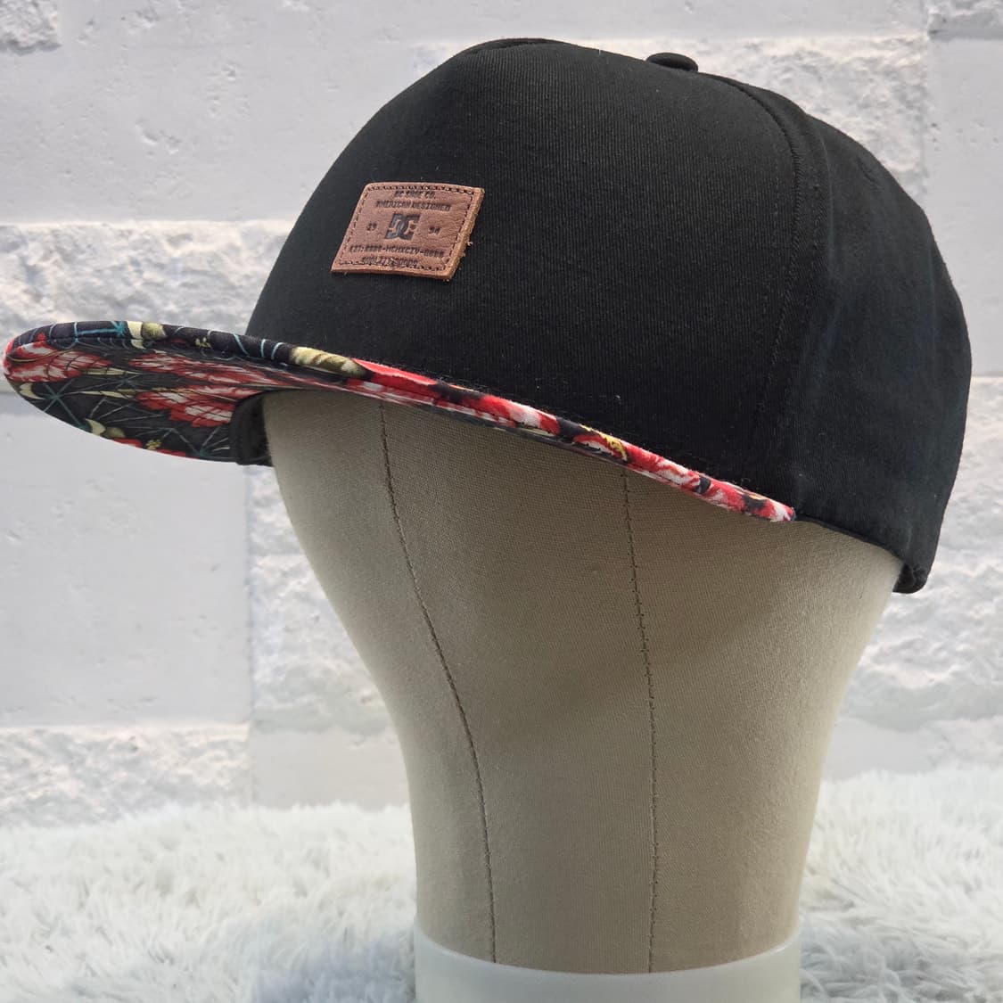 L7-4:DC SHOES 하와이안 플라워 브림 블랙 스냅백(56-59cm 상품이미지3