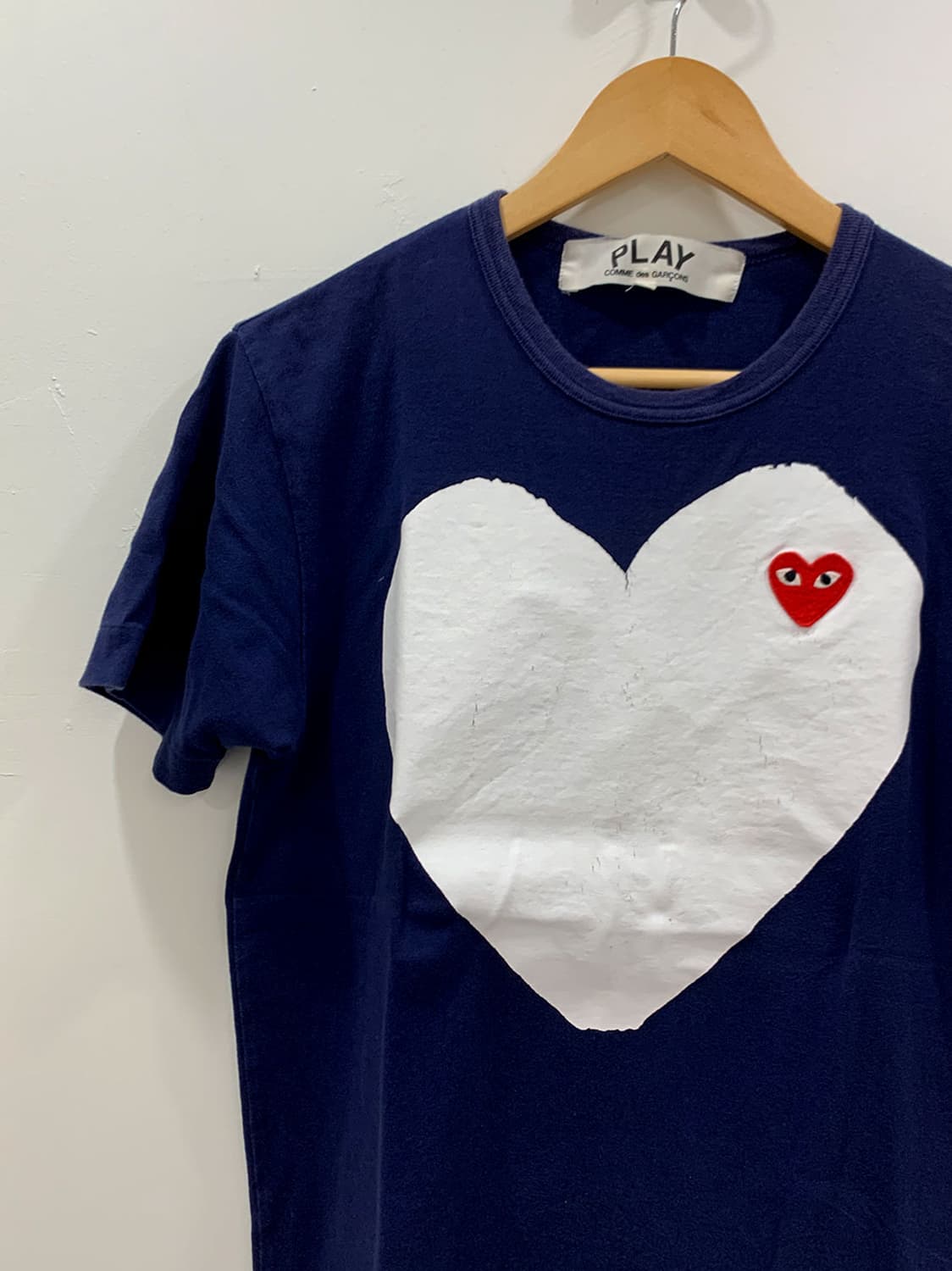 꼼데가르송 PLAY 하트 와펜 프린트 반팔 티셔츠 상품이미지2