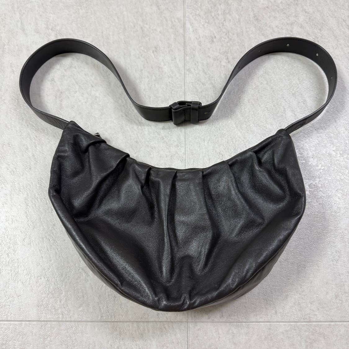 던스트 양가죽 호보백 크로스백 상품이미지1