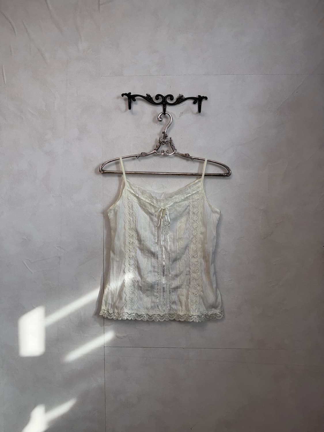 Ivory floral dot lace sleeveless  상품이미지1