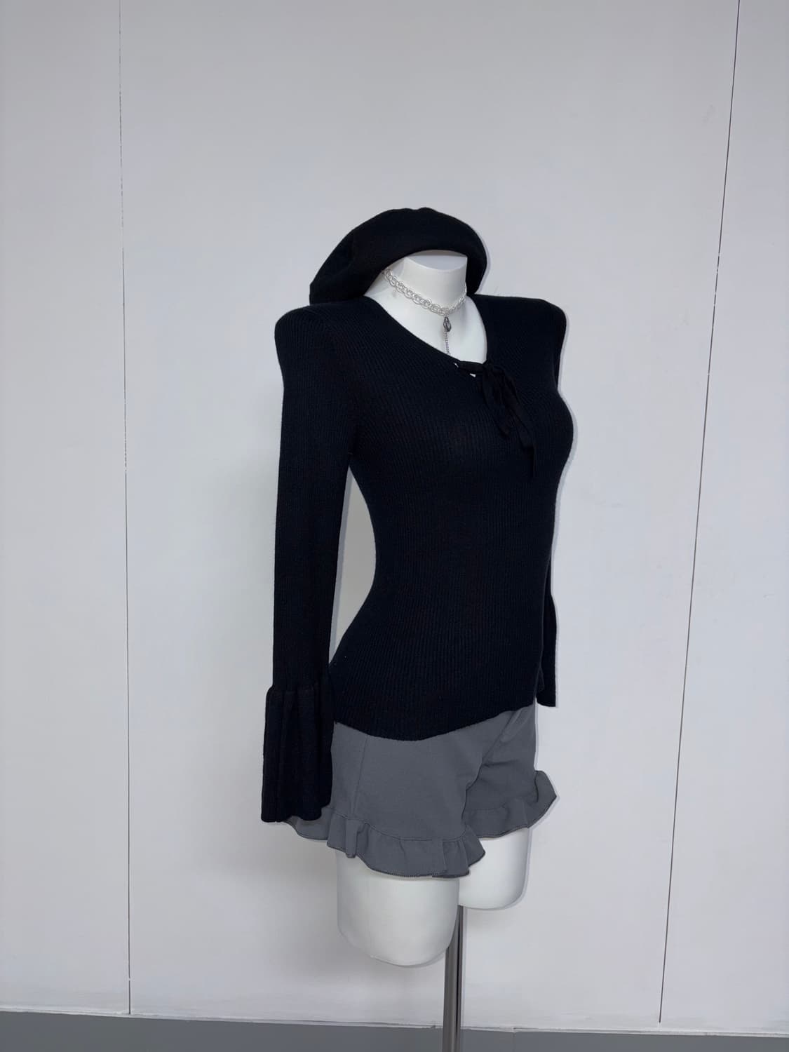 공겜여주 로맨틱고스 블랙 골지 플레어 소매 탑 단품 상품이미지3