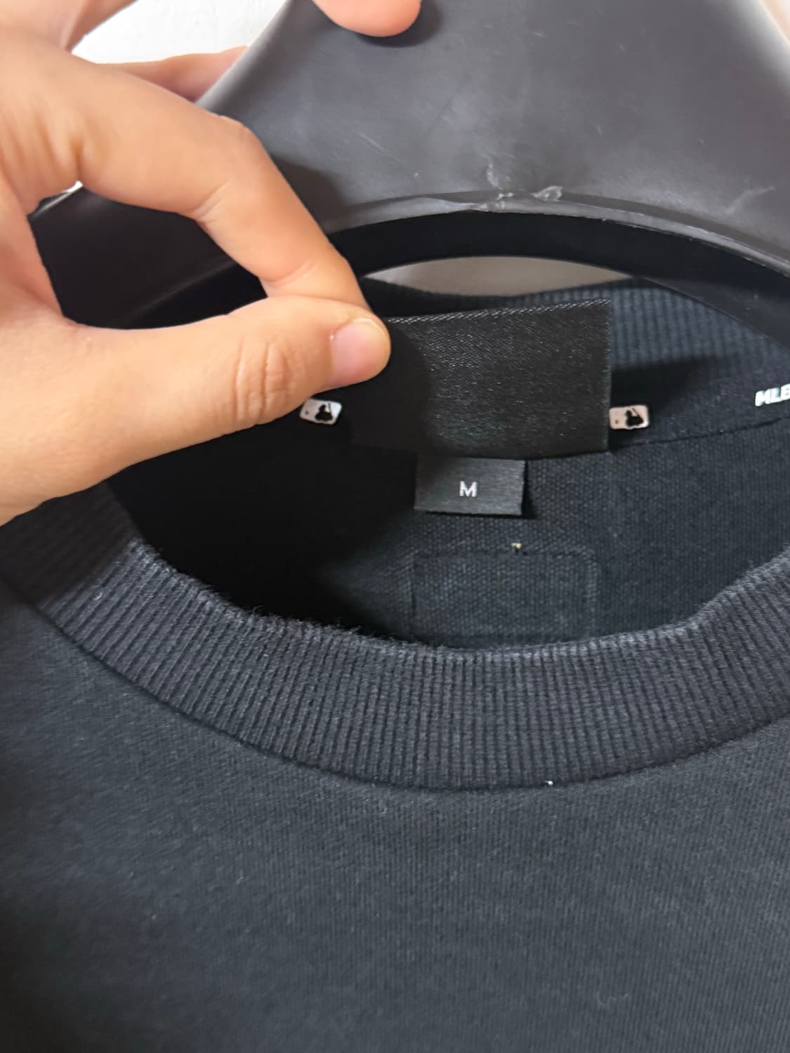 MLB 뉴욕양키스 스몰로고 맨투맨 블랙 (남녀 공용 / M95) 상품이미지5