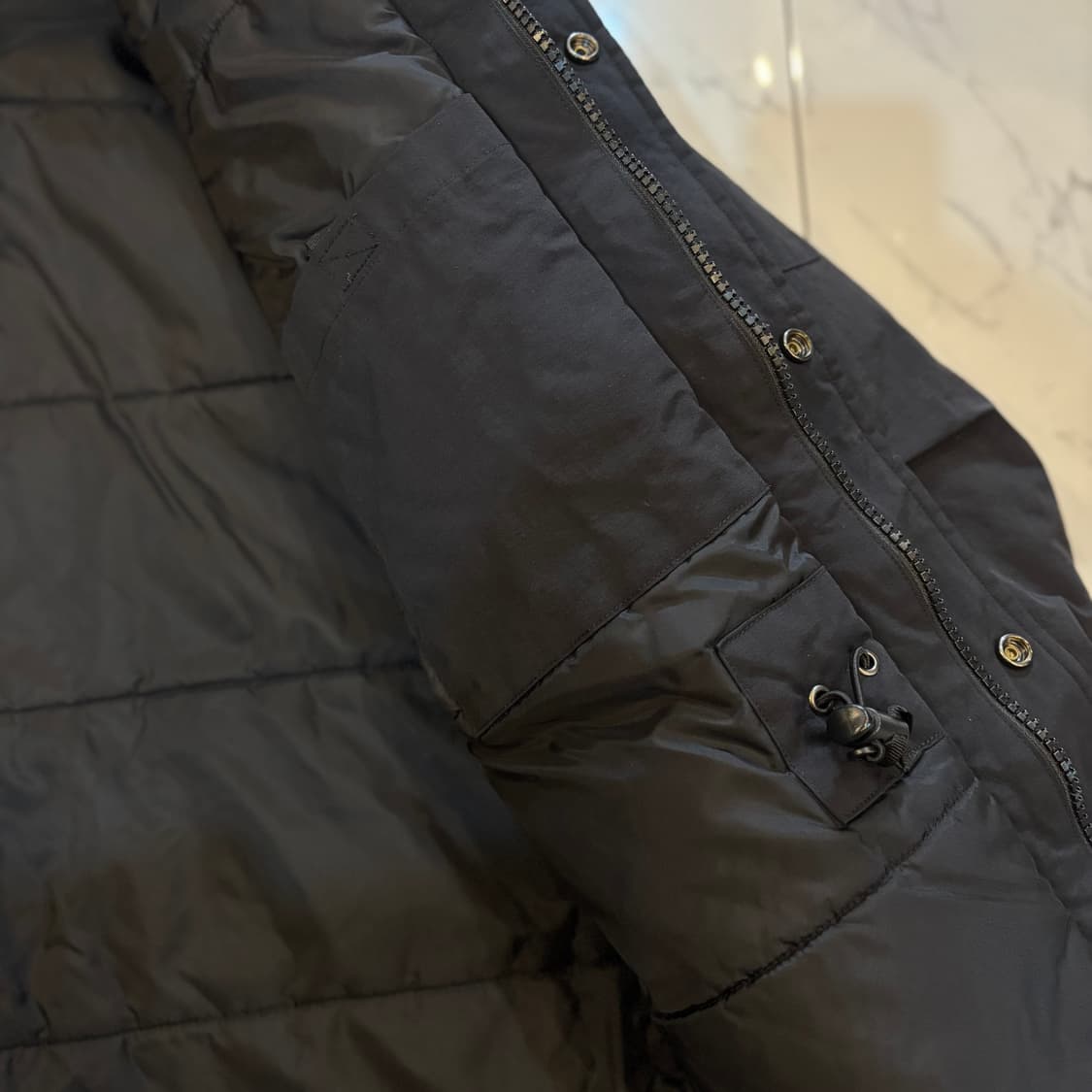 칼하트 패딩 검정 상품이미지7