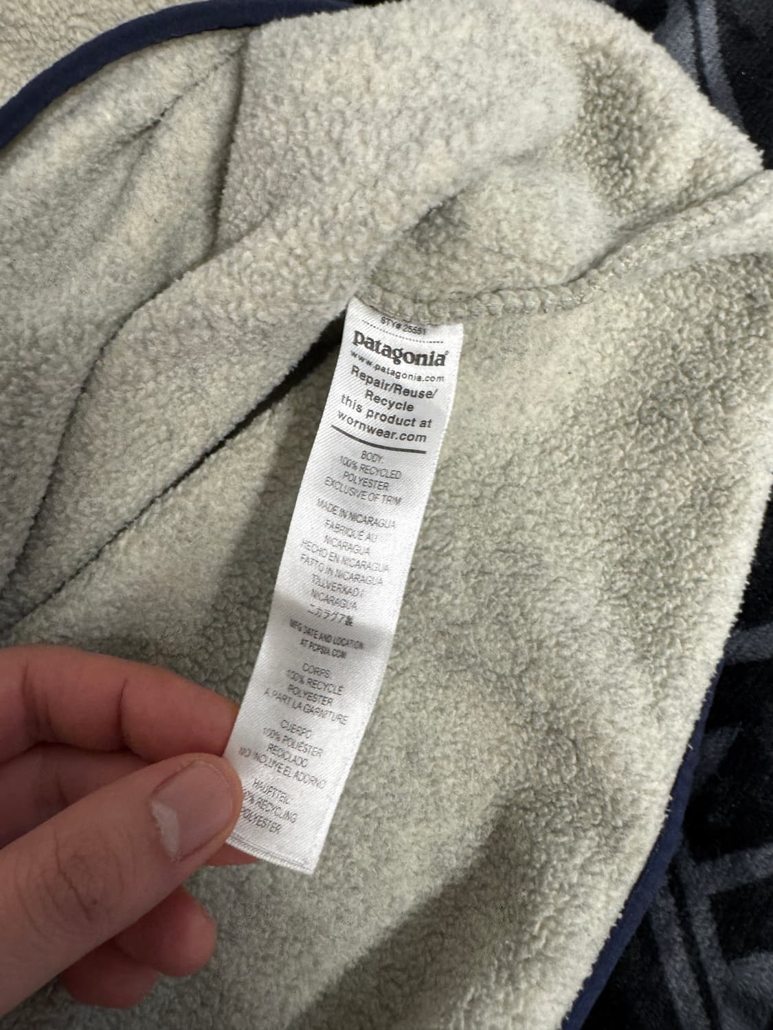 파타고니아 신칠라 스냅 티 풀 오버 헤더 그레이 앤 네이비 상품이미지6