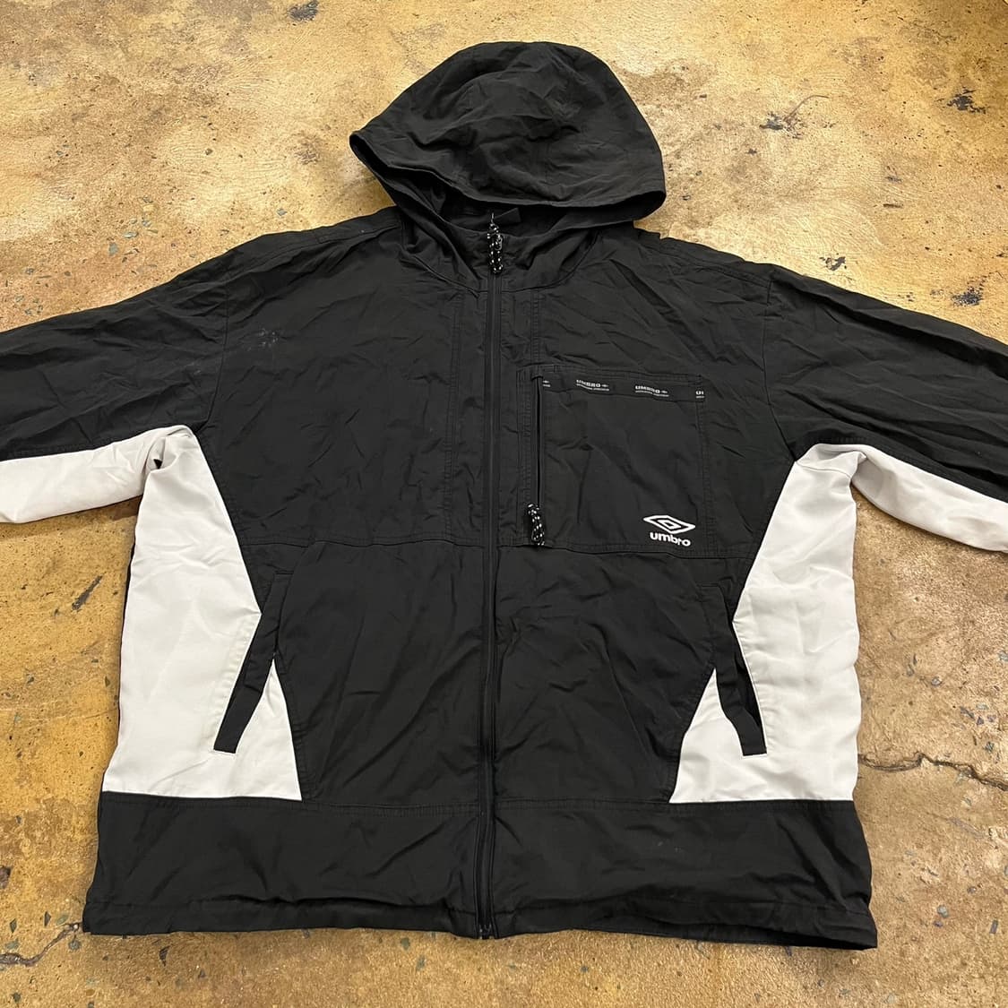 [정품/105] 엄브로 후드 바람막이 블랙화이트 b16 상품이미지3