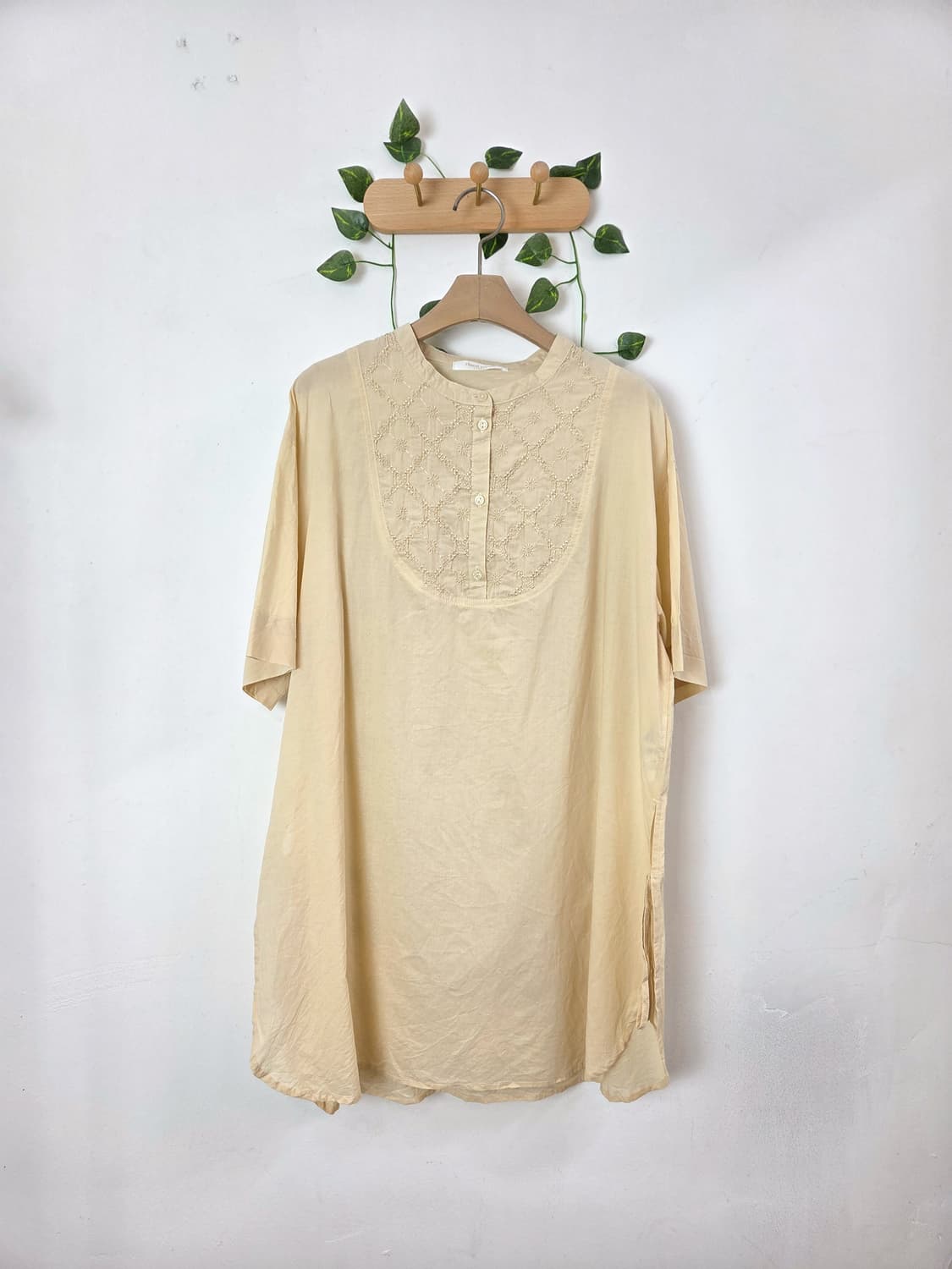 버터빛 자수 원피스 상품이미지1