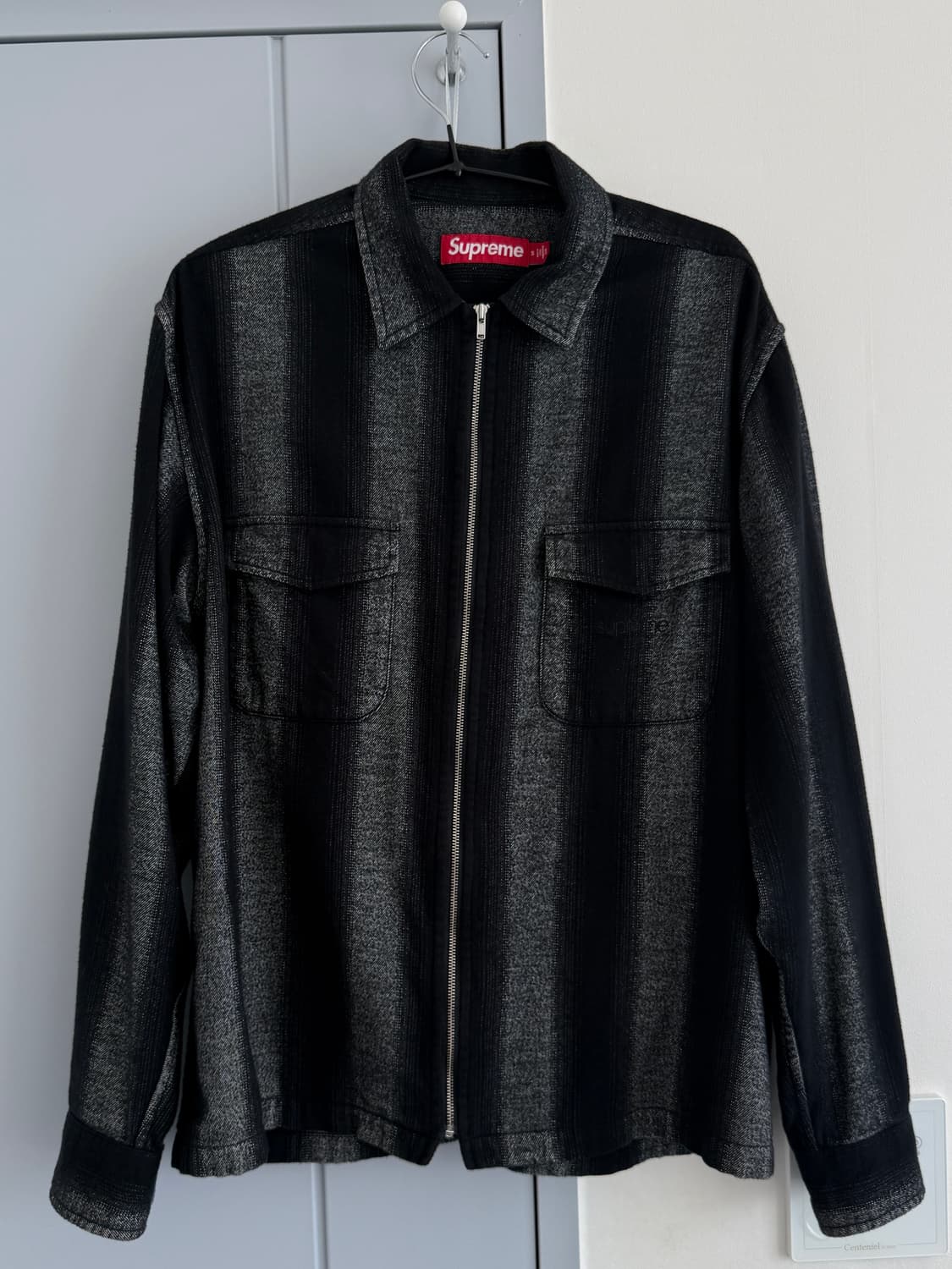 슈프림 스트라이프 플란넬 집업셔츠 블랙 상품이미지1