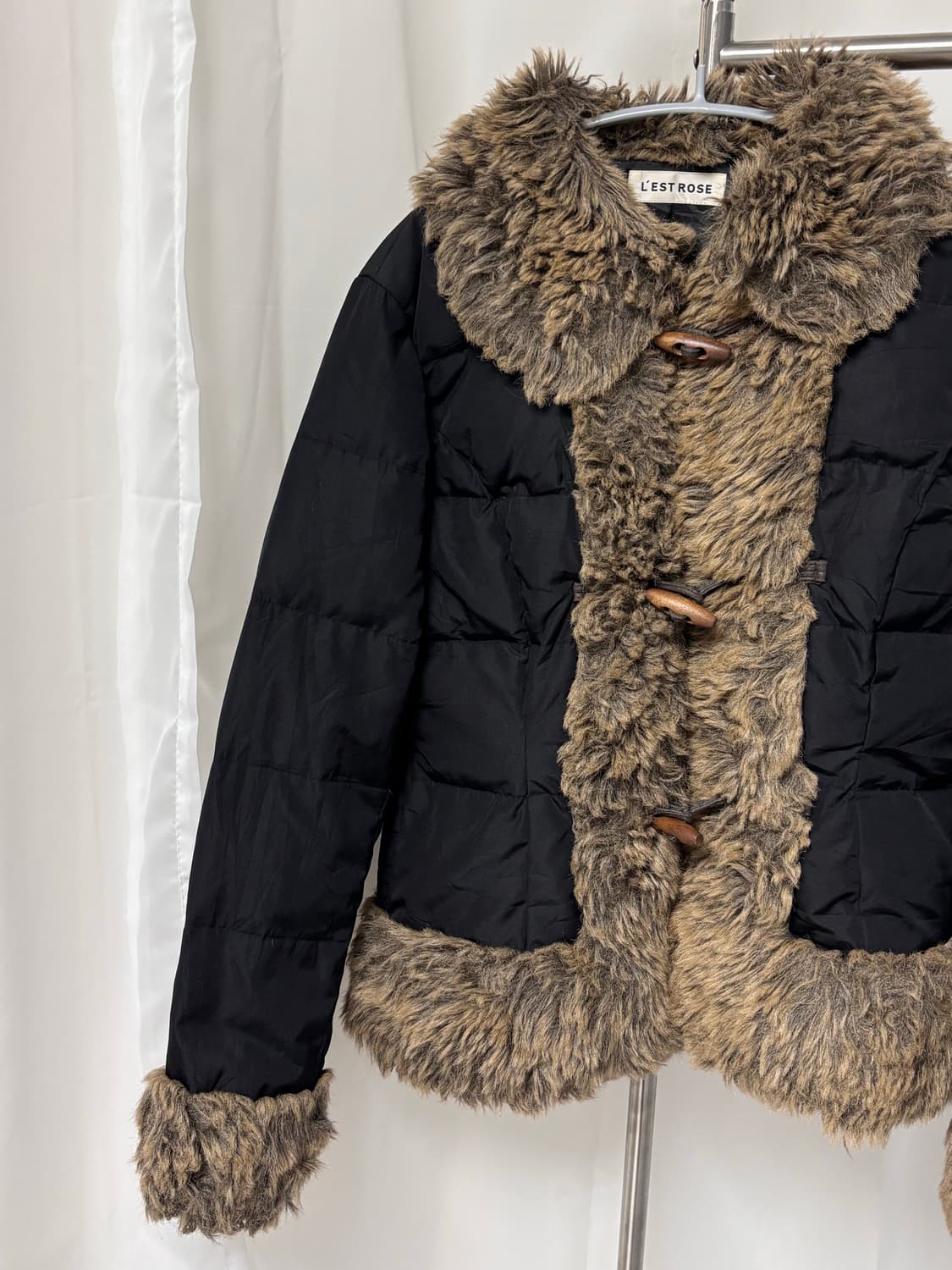 L'est Rose 버키 퍼 배색 토글 패딩 상품이미지5