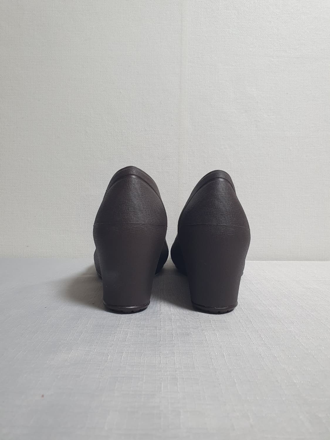 크록스 캡 토 웨지 슬립온 딥 브라운 250mm 상품이미지7