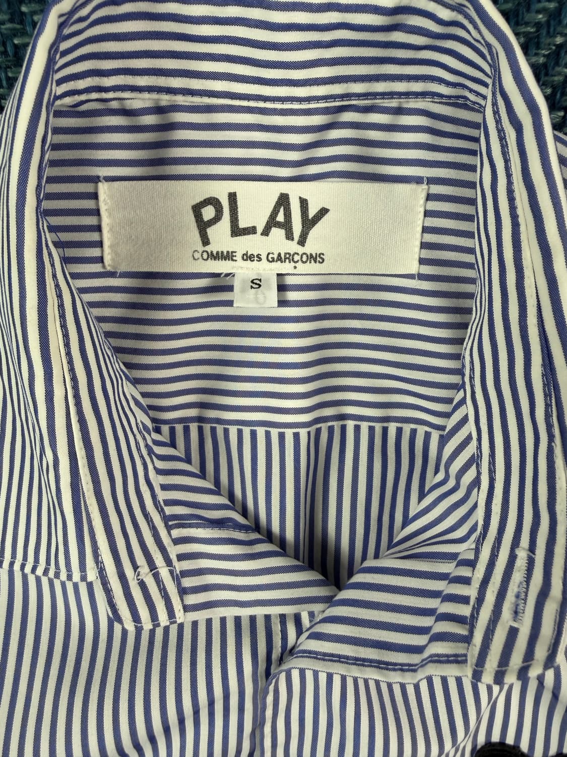 꼼데가르송 플레이 블랙 와펜 스트라이프 셔츠 상품이미지4