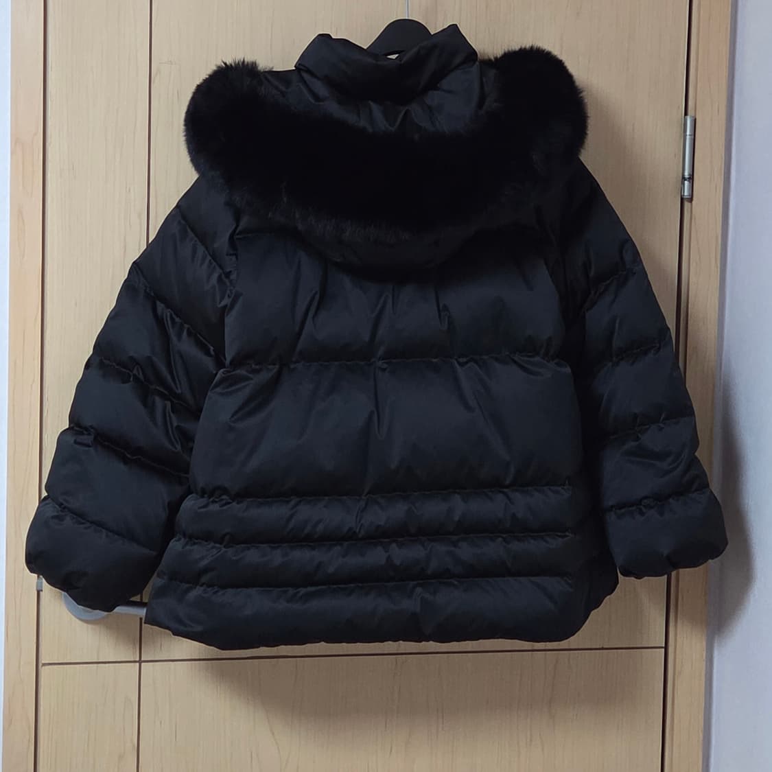 새상품) 어라운드율 안젤리나 구스 패딩 블랙 컬러 A라인 폭스퍼 상품이미지9