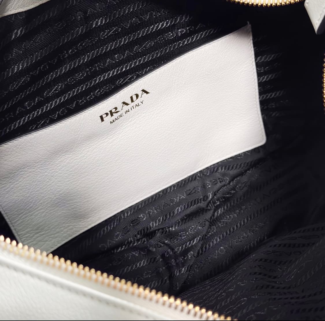 [L] 프라다 여성 아르케 삼각로고 레더 숄더백 화이트 라지 상품이미지8