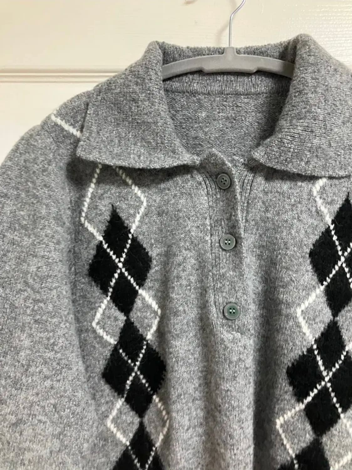 아가일 체크 그레이 카라 니트 상품이미지2