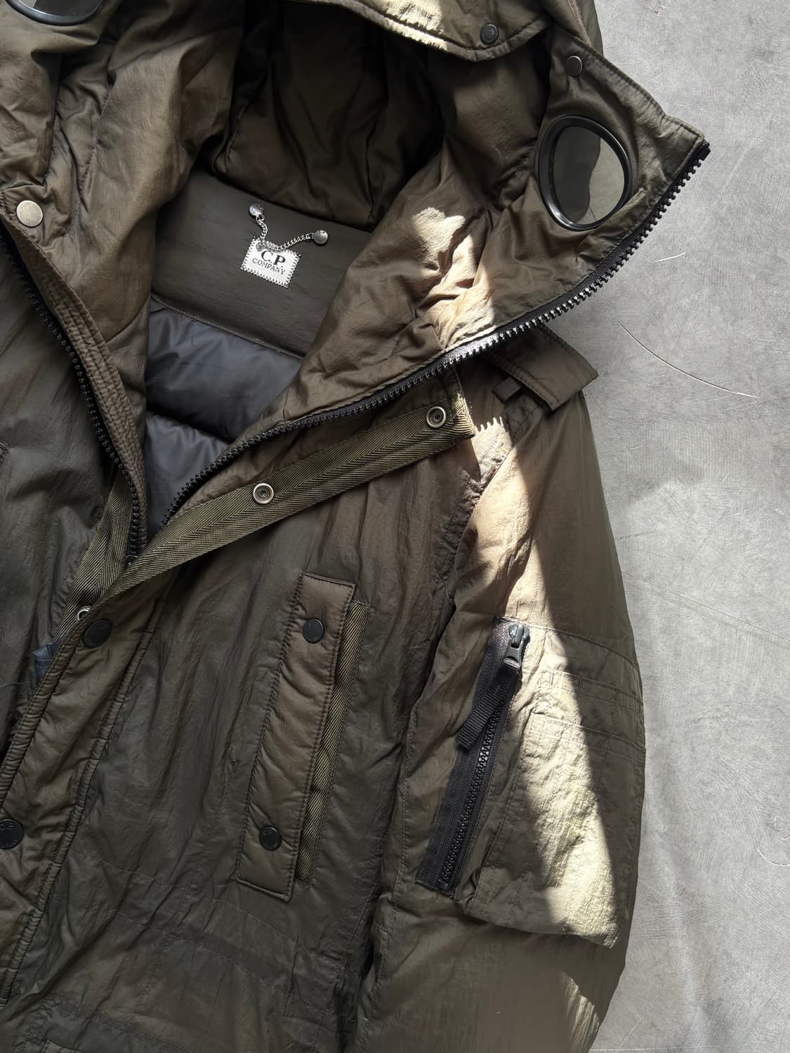 C.P. Company CP 컴퍼니 카키브라운 고글 다운 패딩 상품이미지7