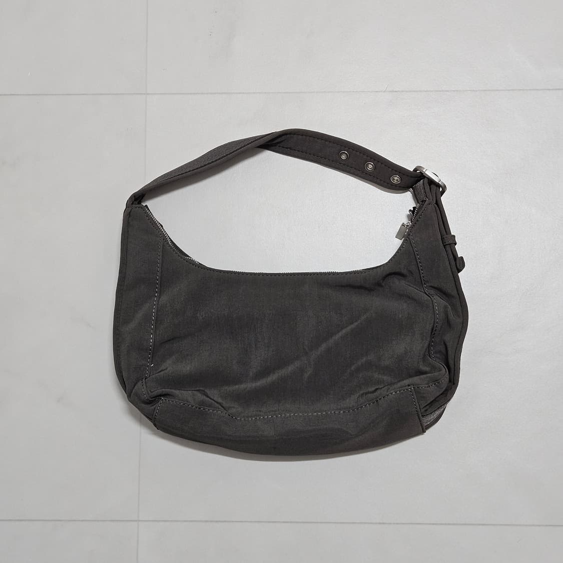 컨디션A 자라 나일론 호보백 카키 상품이미지2