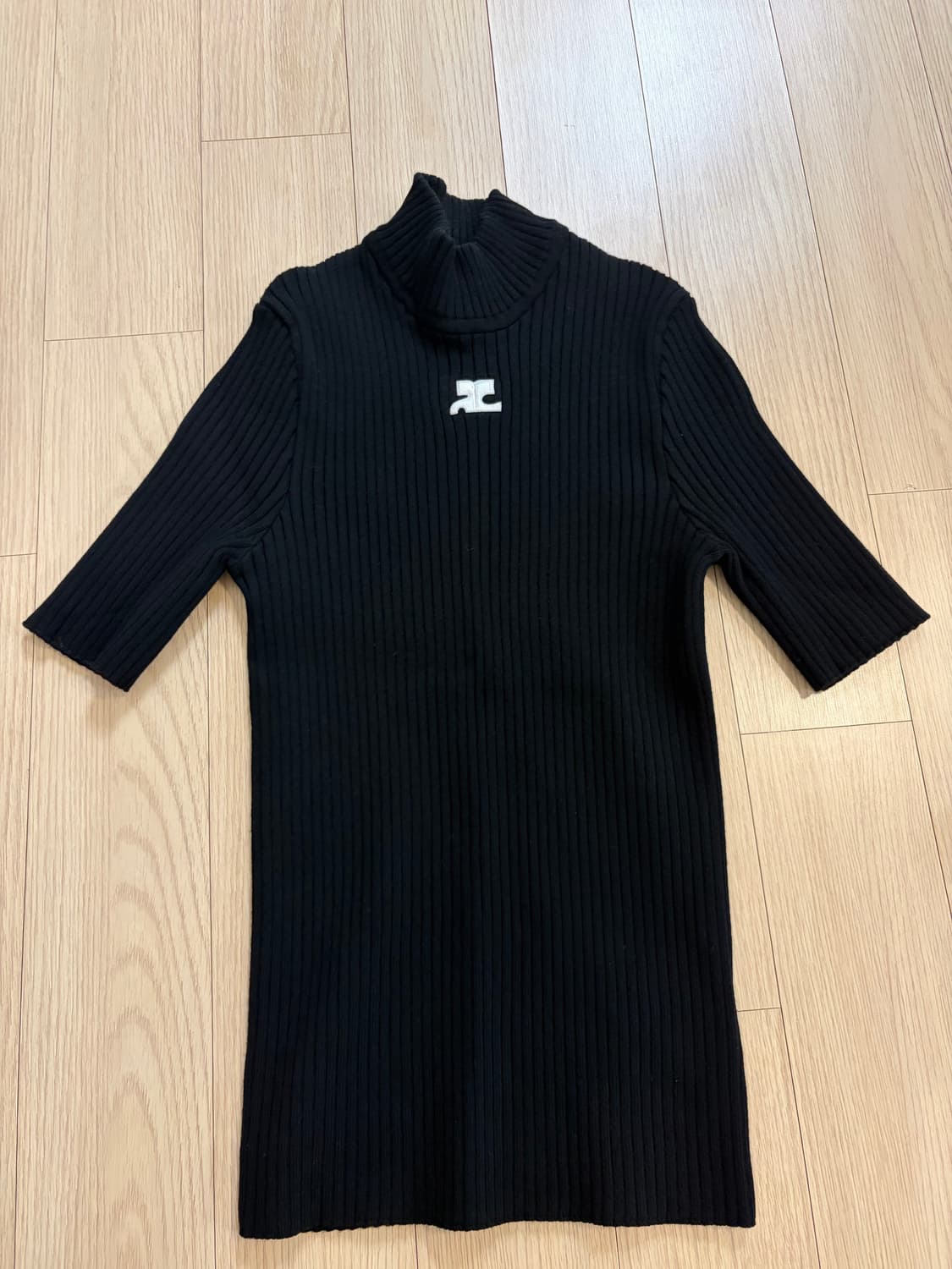 꾸레쥬 반팔 니트 반하이넥 상품이미지1