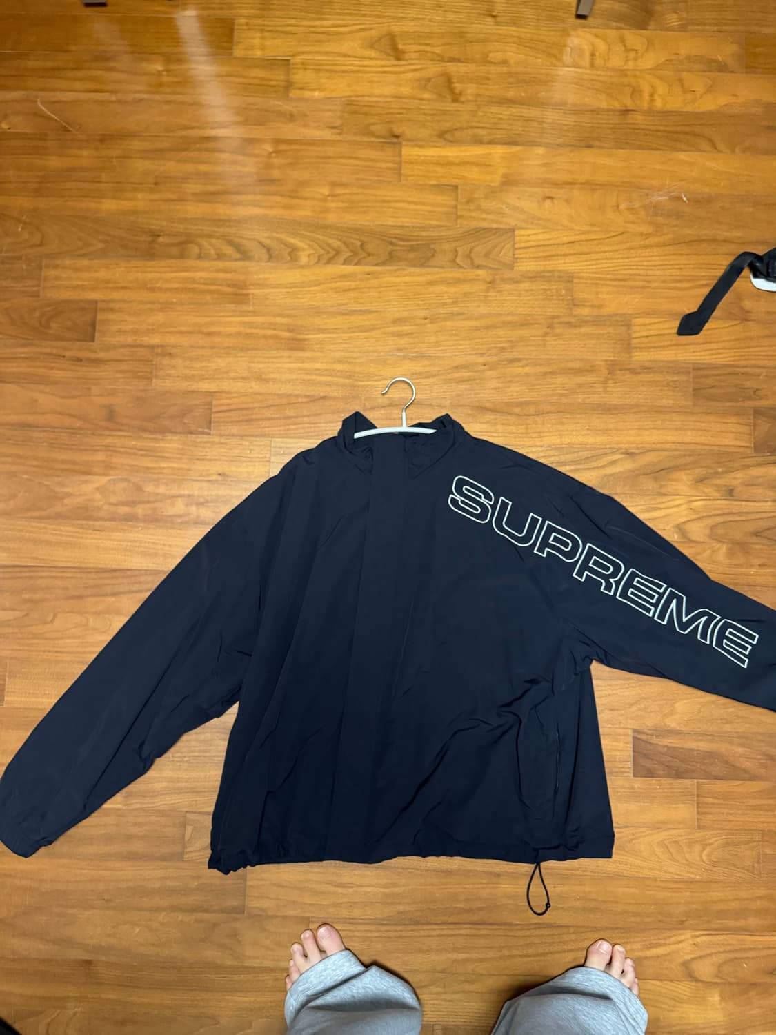 슈프림 23fw 바람막이 상품이미지1