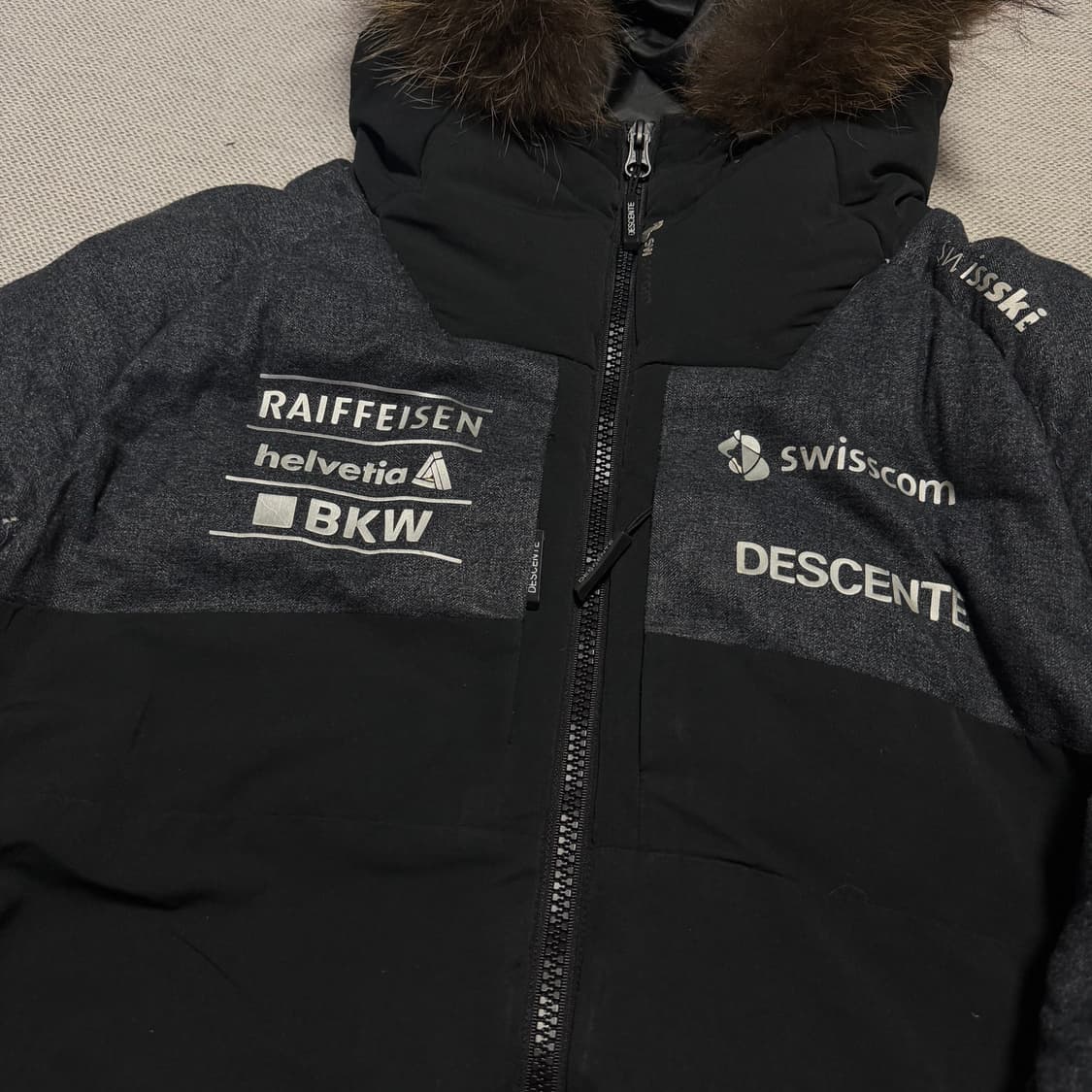 데상트 아우디 패딩 파카 상품이미지3