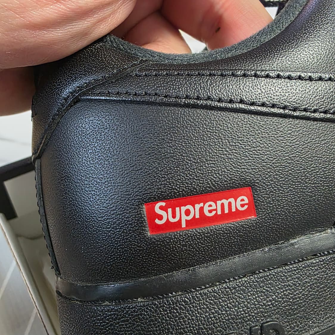 슈프림 X 에어포스1 블랙 280 사이즈 상품이미지9