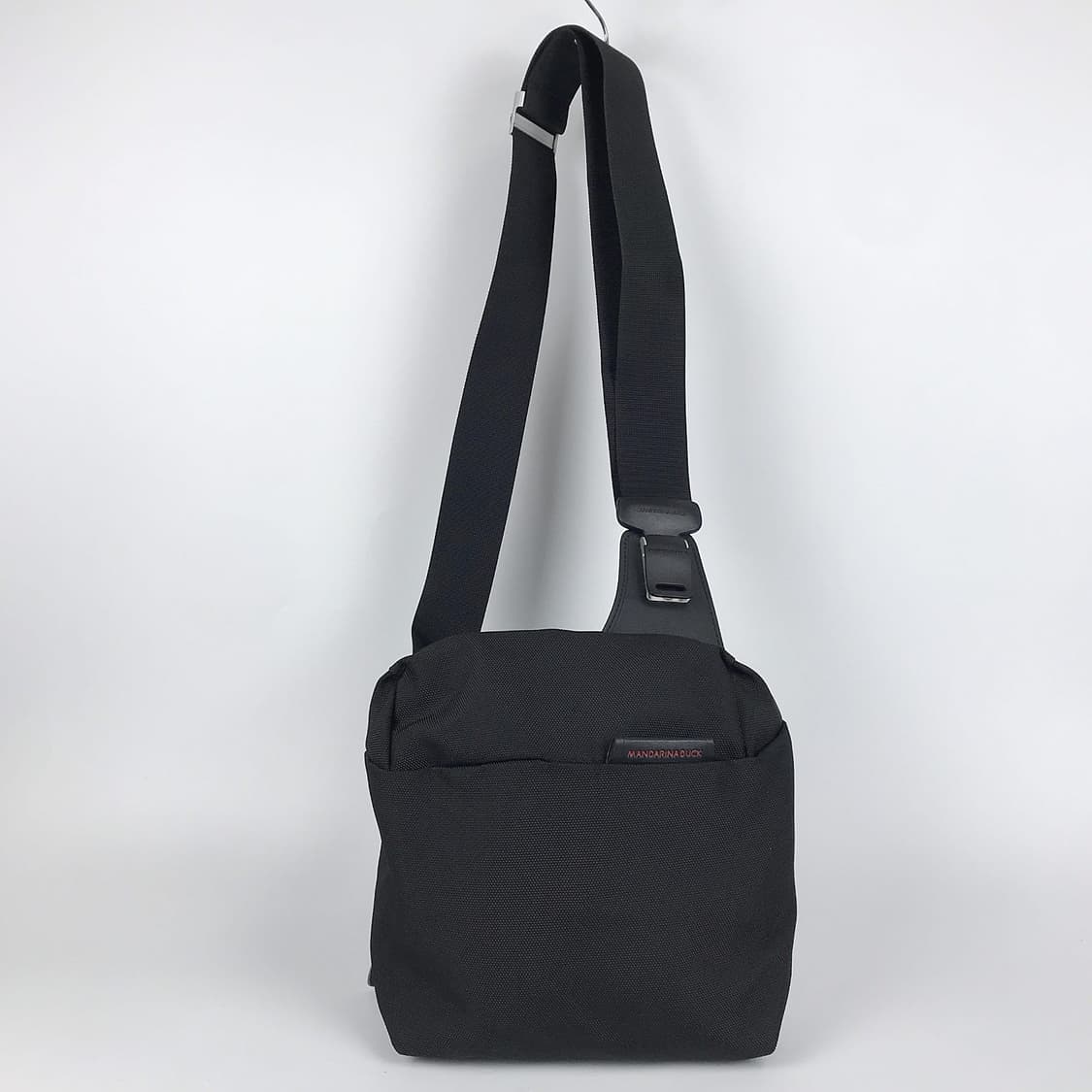 만다리나덕 남성 크로스백 가방 상품이미지1