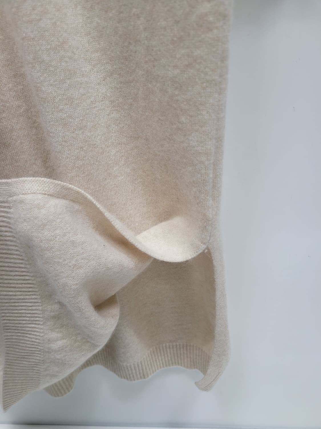 캐시미어 100% 터틀넥 니트 원피스 / 여 M 아이보리
 상품이미지5