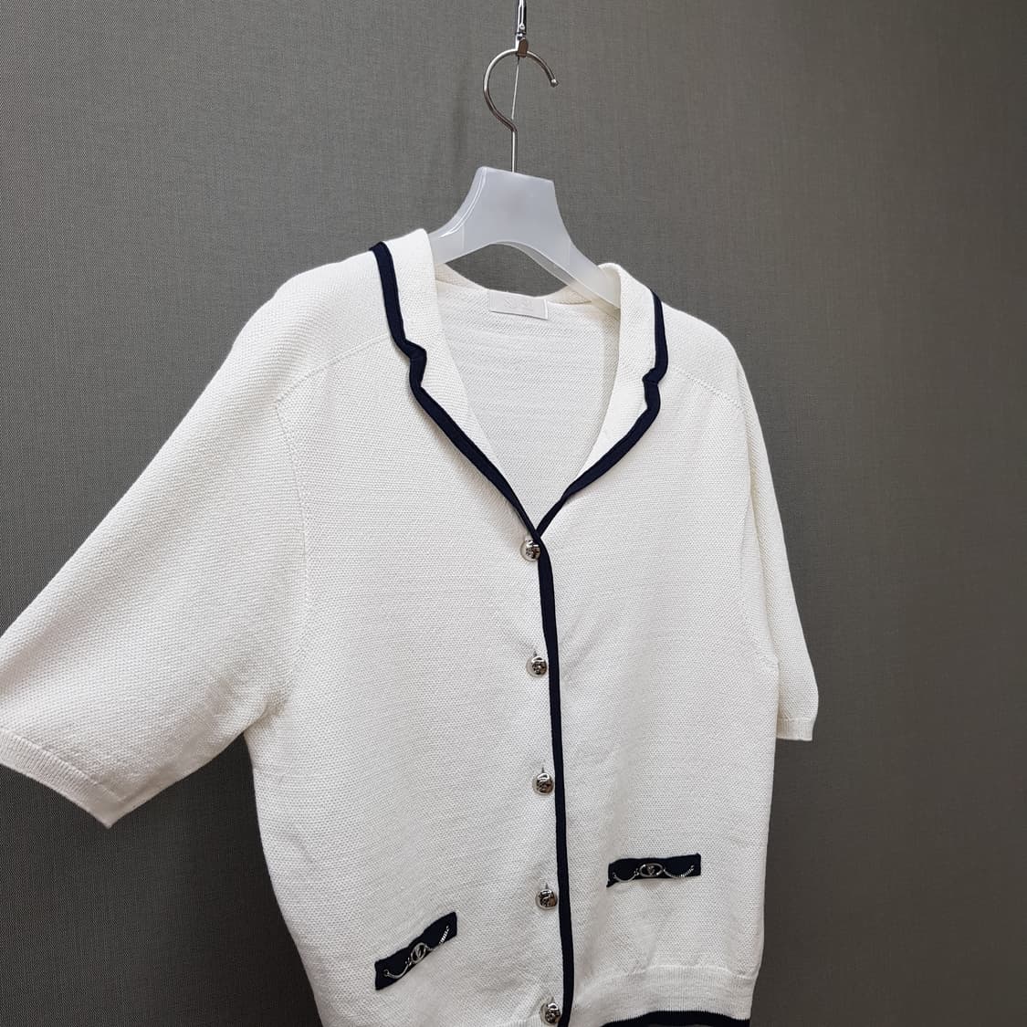 한섬 sjsj 2023 배색 트리밍 반팔 니트 가디건 F사이즈 상품이미지3