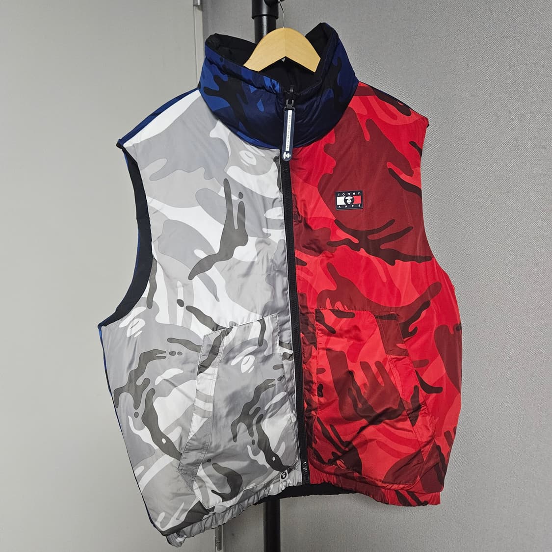 AAPE x 타미 에이프 콜라보 리버서블 패딩베스트 상품이미지1