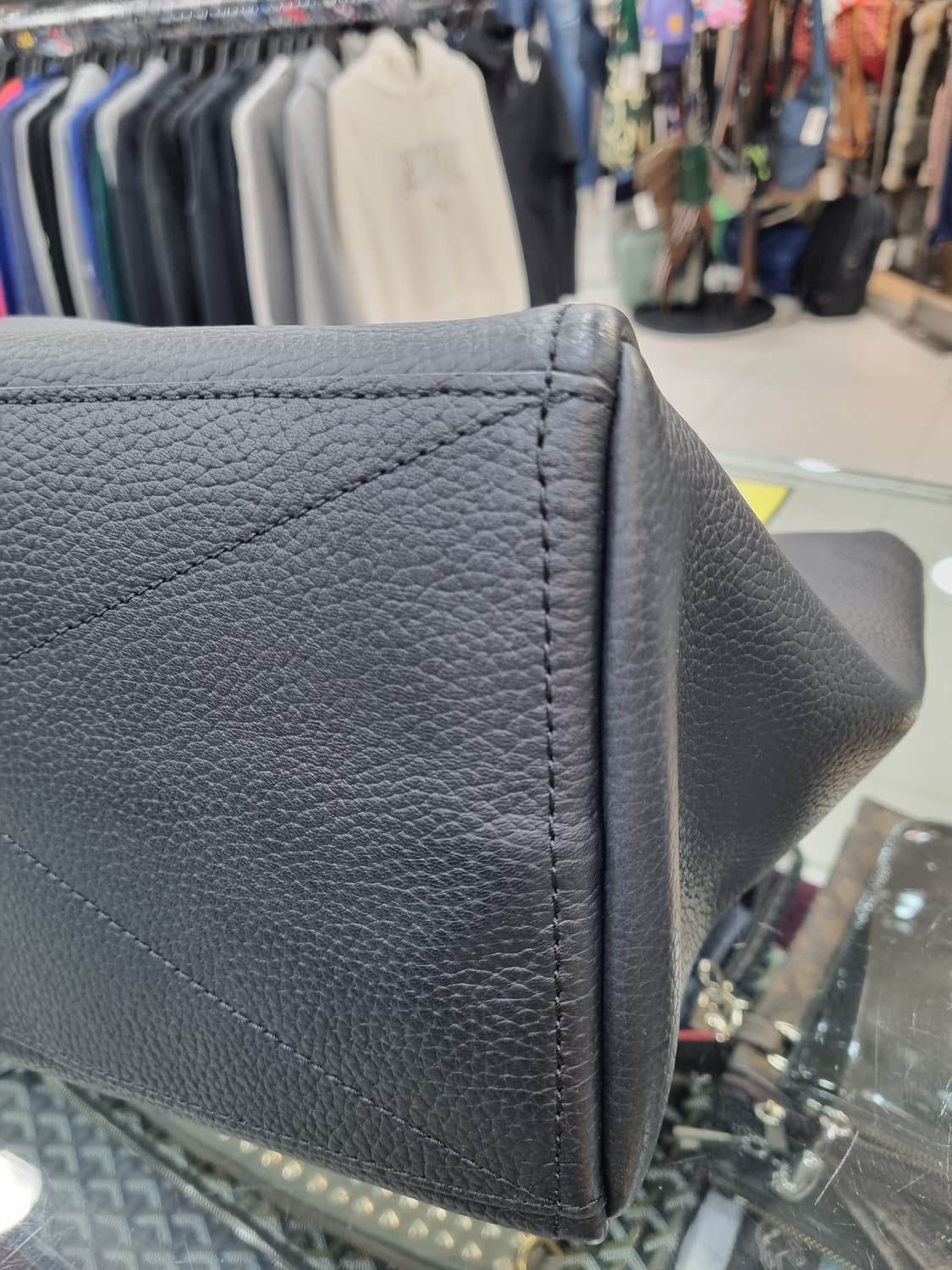 마크 제이콥스 블랙 가죽 토트백 상품이미지4