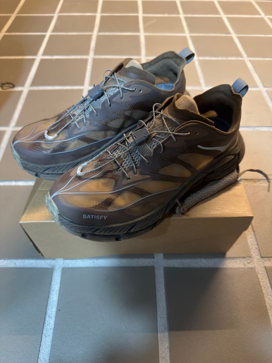 호카 새티스파이 마파테 4 라이트 러버 브라운 상품이미지1